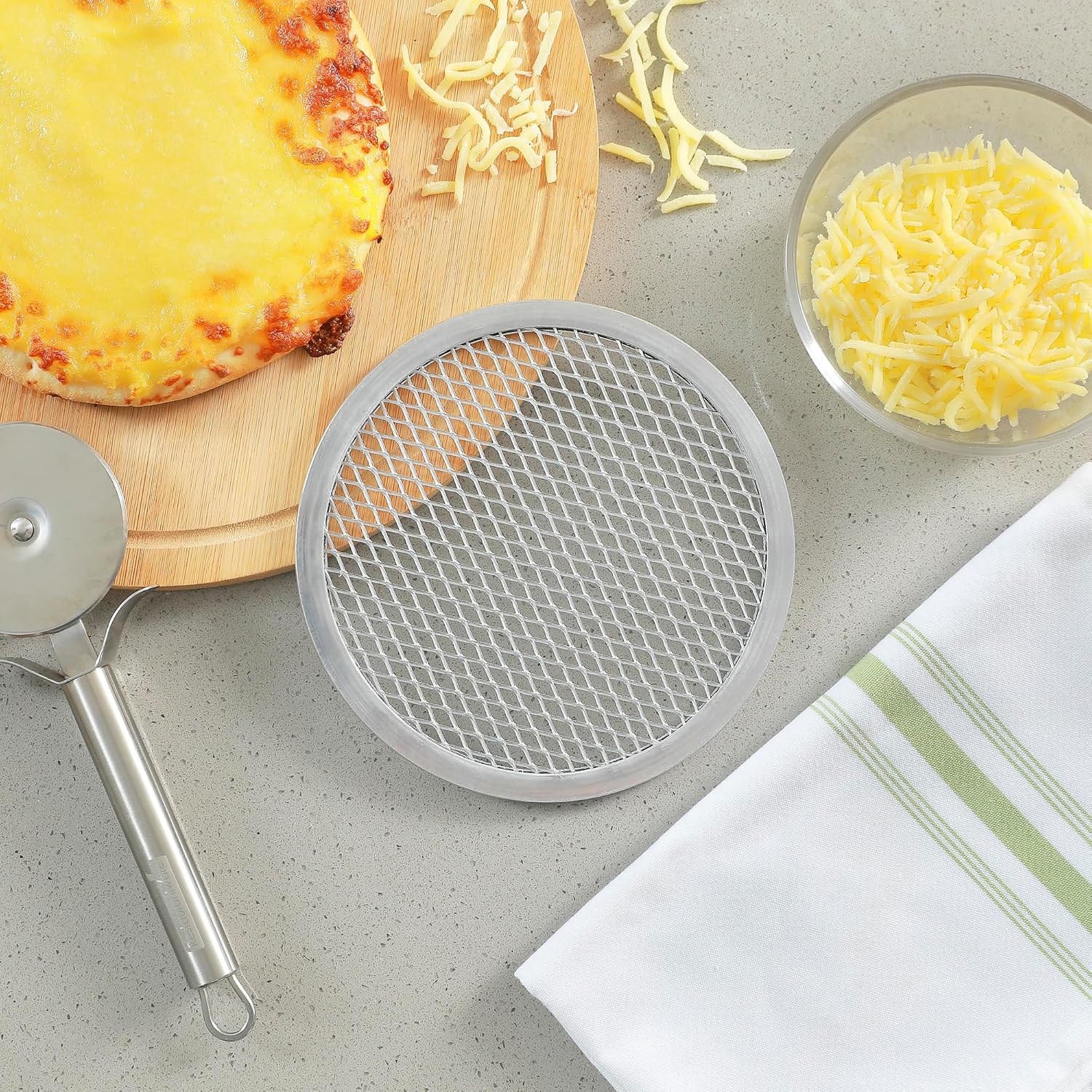 Restaurantware 6 Inch Aluminum Pizza Screen Pack of 12 Mesh Baking Tool For Crispy Crust, Lightweight Stackable Seamless Rim Rust-Resistant Baking Screen, Reusable for Pizzerias, Home Oven Use