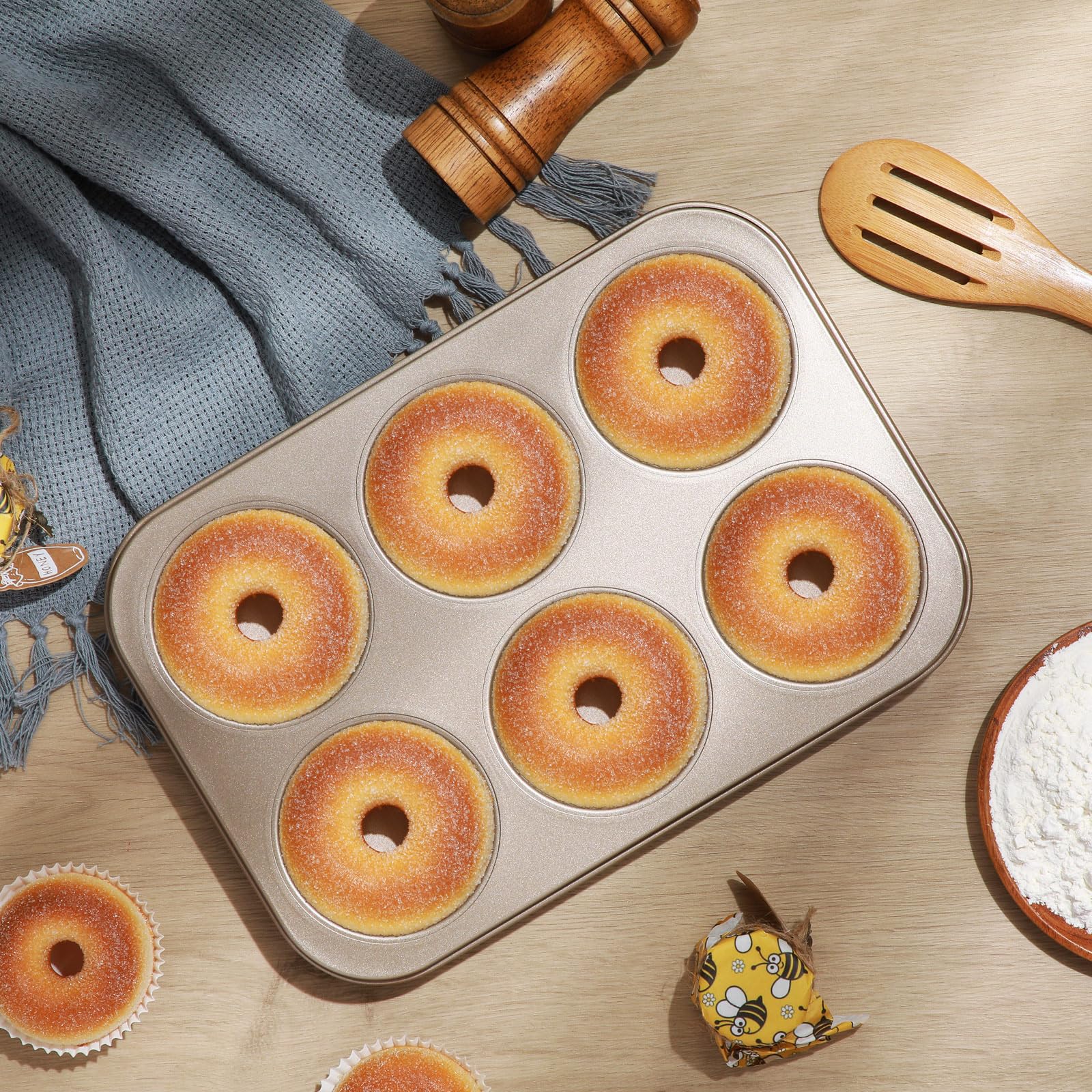 Blushtier 6 moldes antiadherentes para hornear magdalenas doradas, 6 tazas, lata resistente para magdalenas, acero al carbono dorado, bandeja para pasteles para hornear cupcakes, apto para