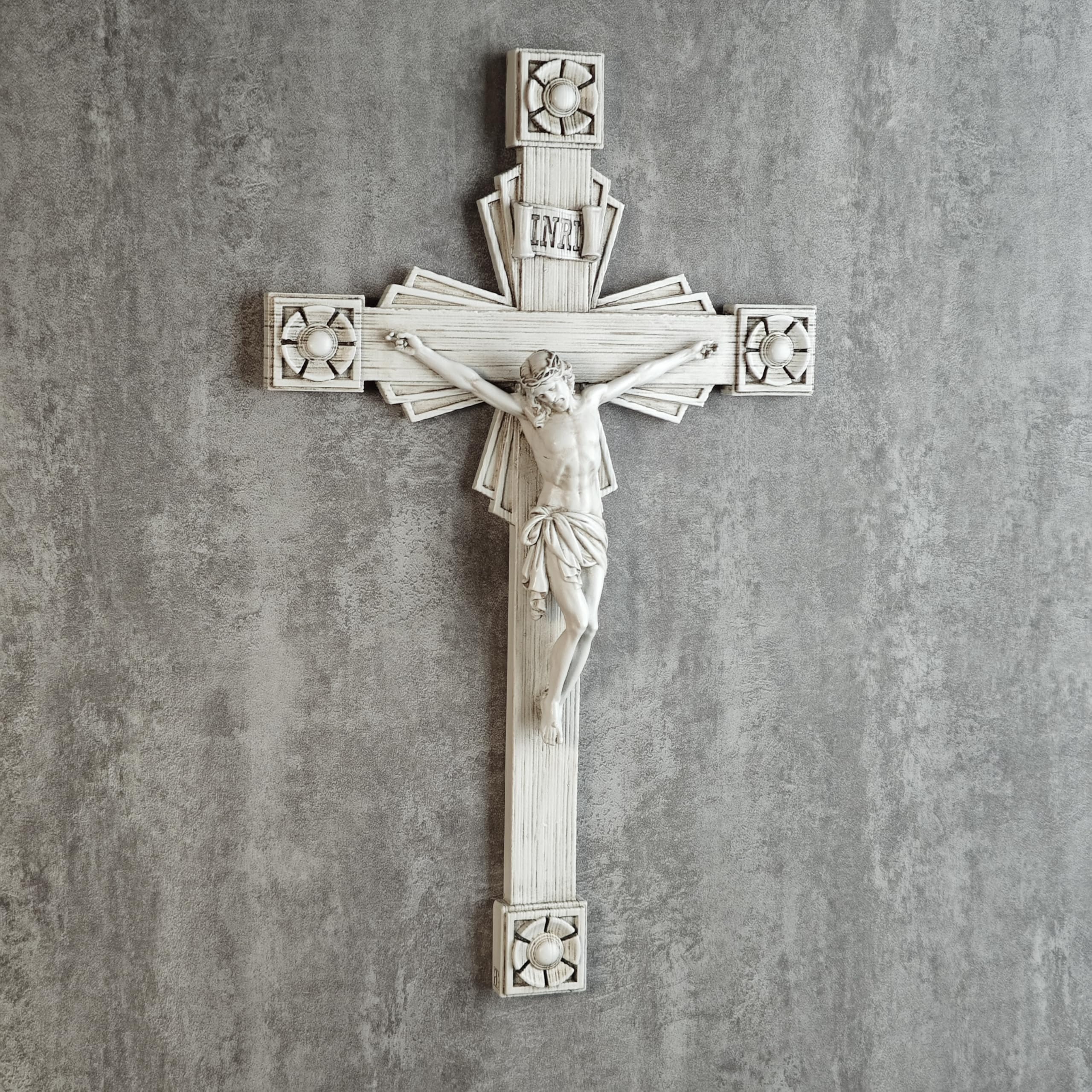 【WEB SHOP】IXIII.　十字架（ゴシッククロス）レリーフ彫刻 Amazon.co.jp: Jesus Christ Our Lord 十字架 十字架 壁用 INRI