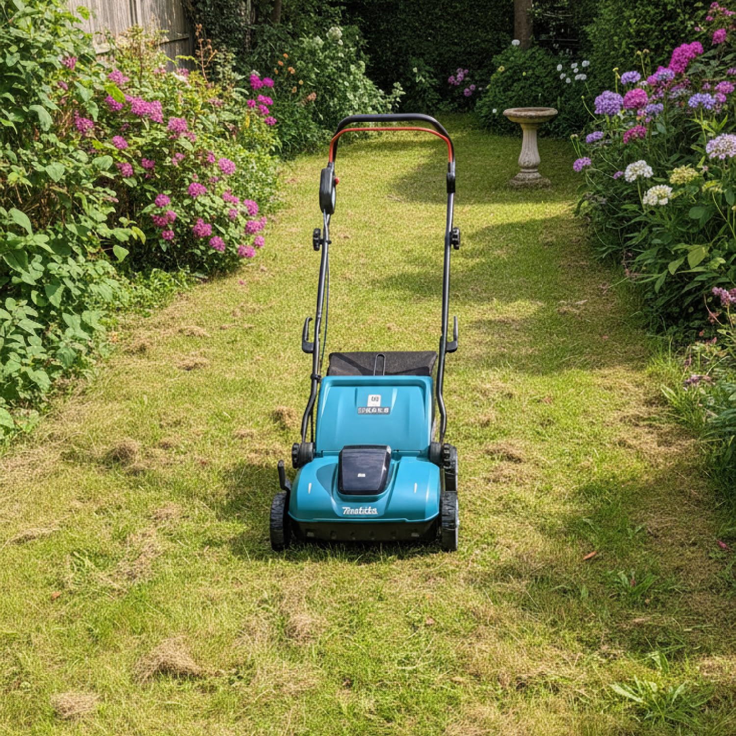 Makita DUV320Z 18V Li-Ion LXT Brushless 32cm Escarificador Pilas y Cargador no Incluidos
