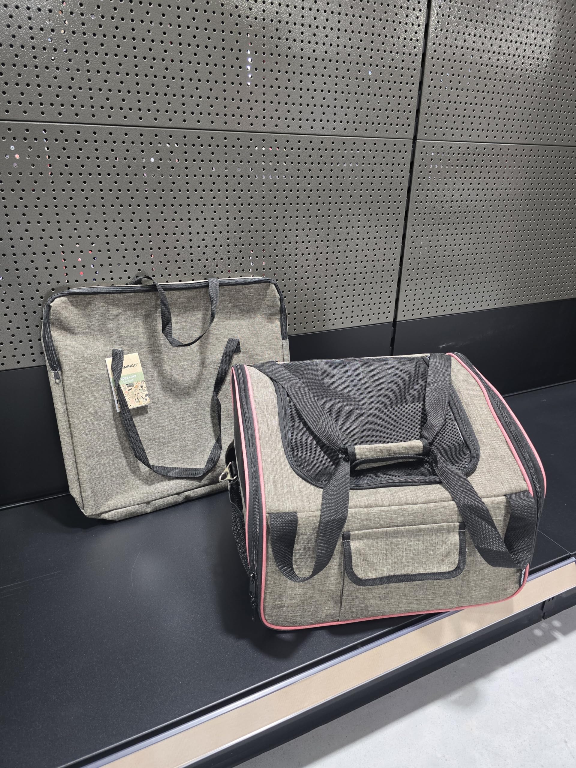Flamingo Siège Auto pour Chiot Xenophon Taupe - 44x37,5x29,5cm - Cadre renforcé et Pliable avec Boucles pour Ceinture de sécurité - Sangle réglable avec Mousqueton