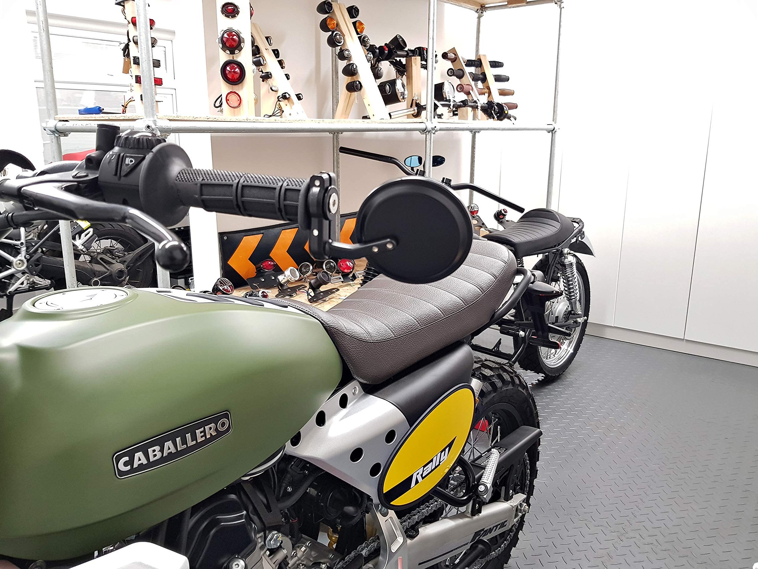 Rétroviseur de Guidon Pour Moto Rond 22mm avec Embout | En Metal | Couleur Noir | Cafe Racer | Roadster | Par 2