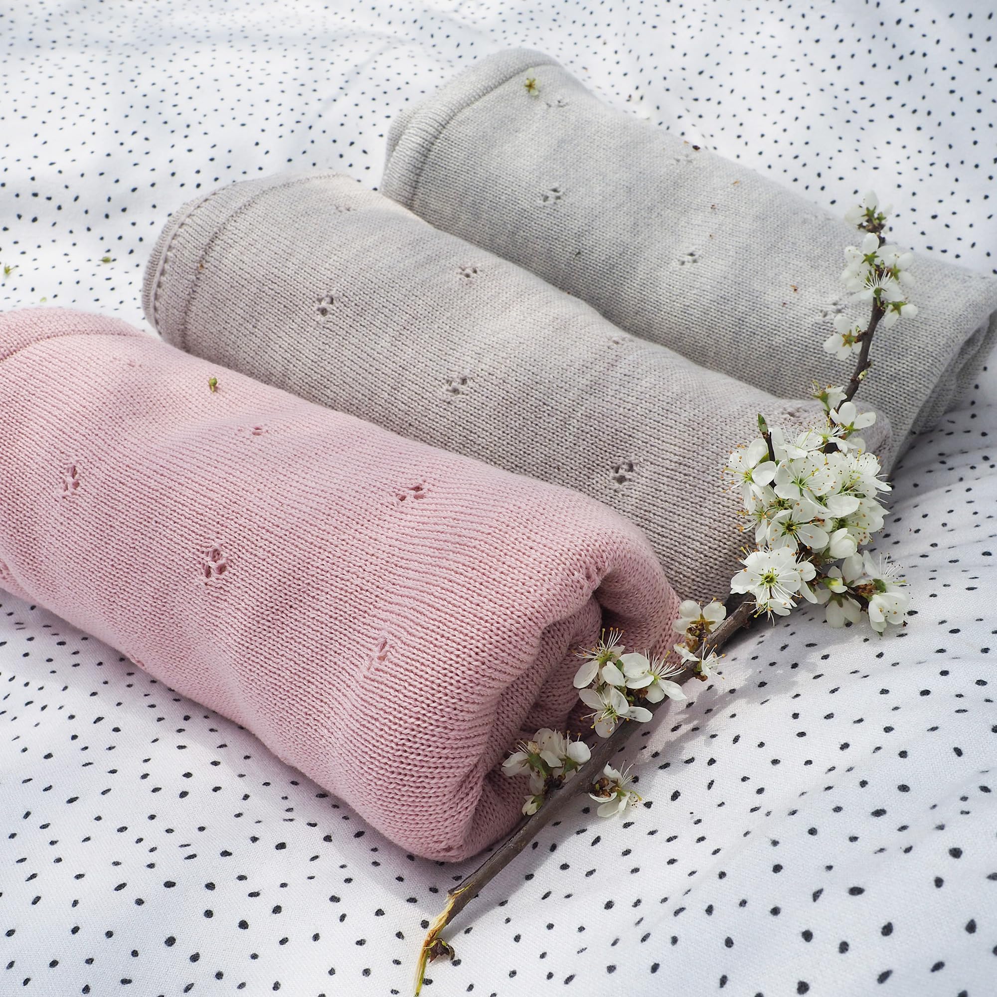 MayLily Babydecke merinowolle 80x100 cm – 100% Merino Wolle – Hergestellt in EU – Handgefertigt – Hypoallergen – Temperaturregulierend für Sommer und Winter – Leicht und transportfreundlich – Blau