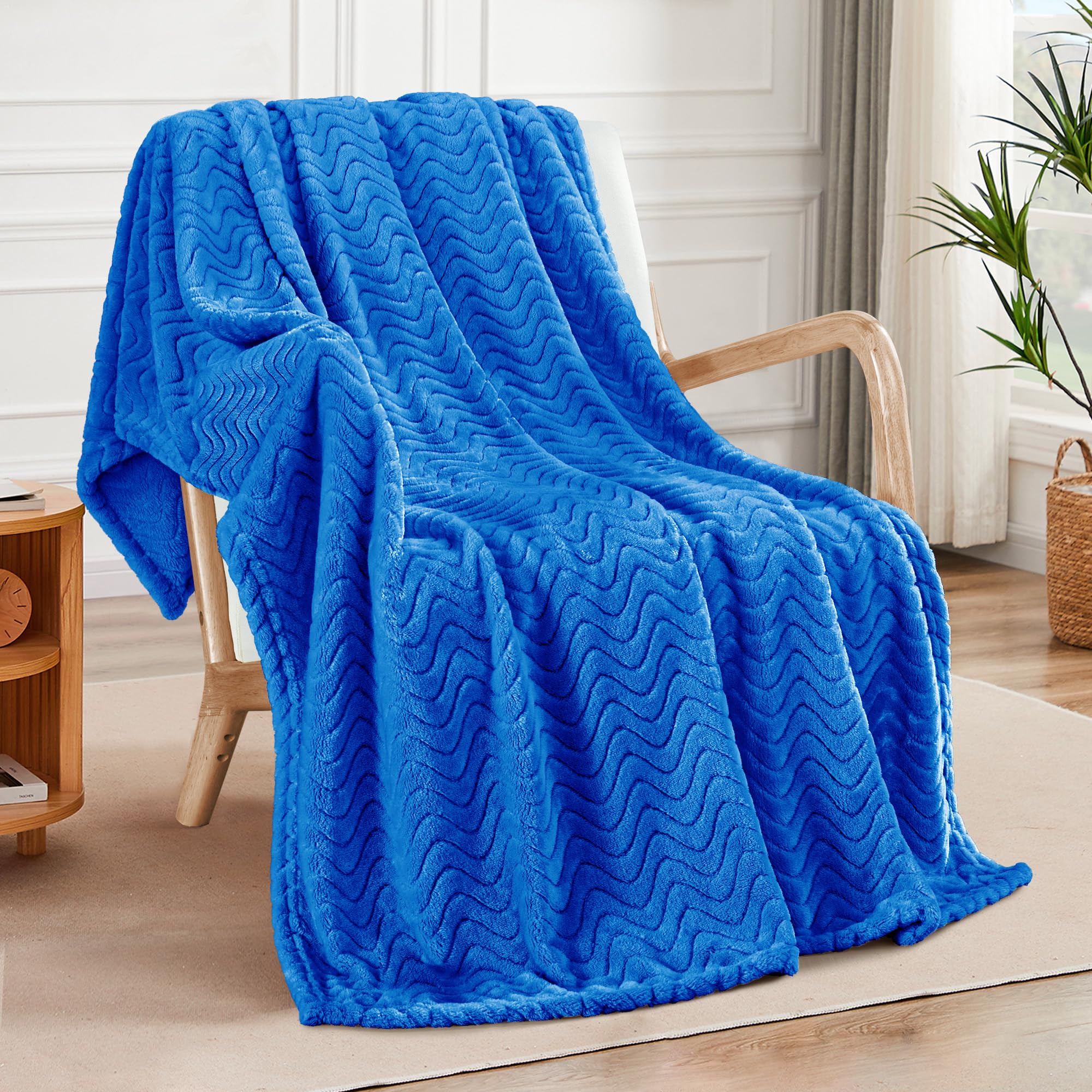 Exclusivo Mezcla Fleece Throw Blanket for Couch, Cozy Lightweight Blankets for All Season, Decorative and Giftable Fuzzy Plush Wave Textured Throw for