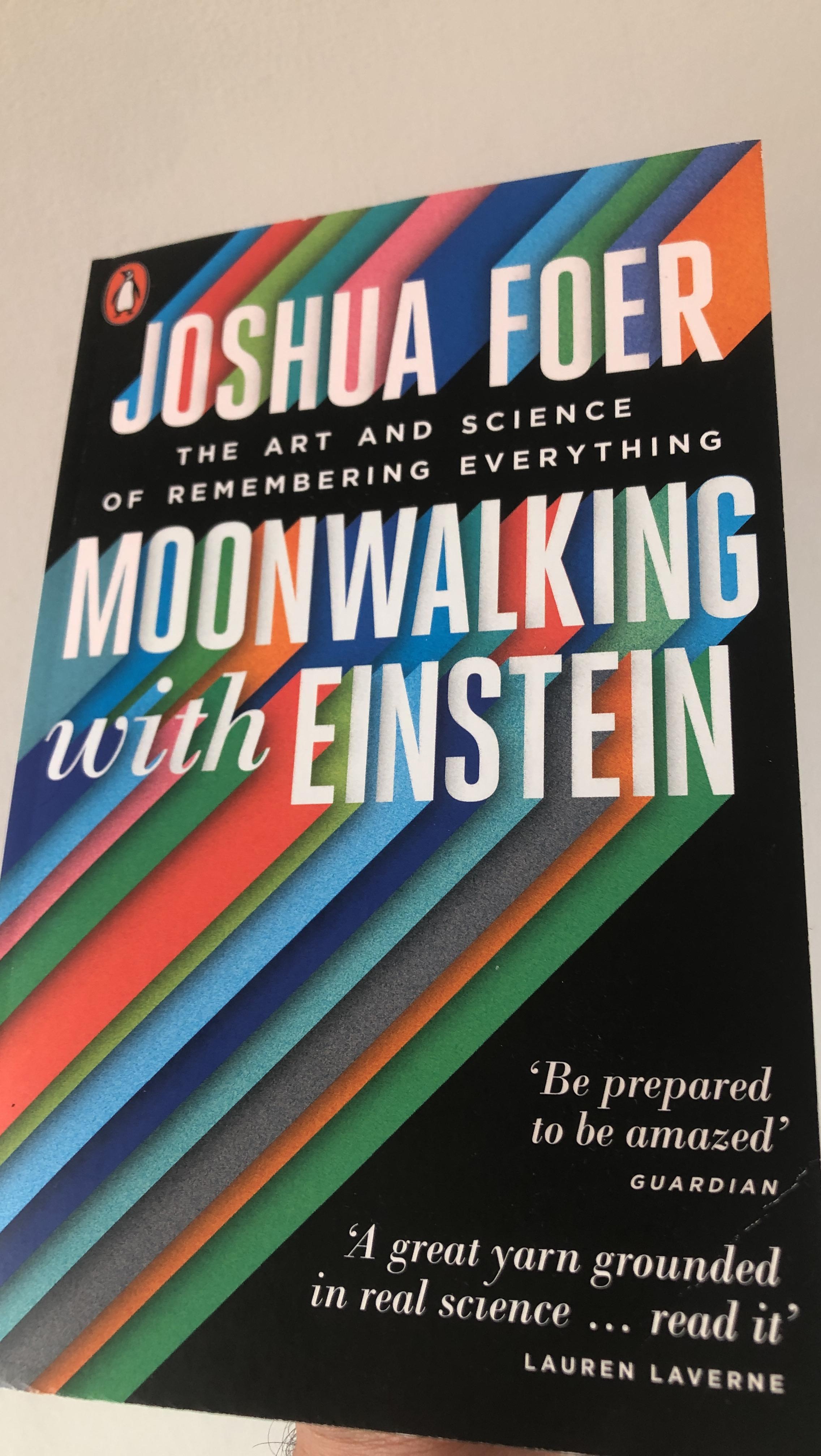 Moonwalking with Einstein: The Art and Science of Remembering Everything : Foer, Joshua: Amazon ...