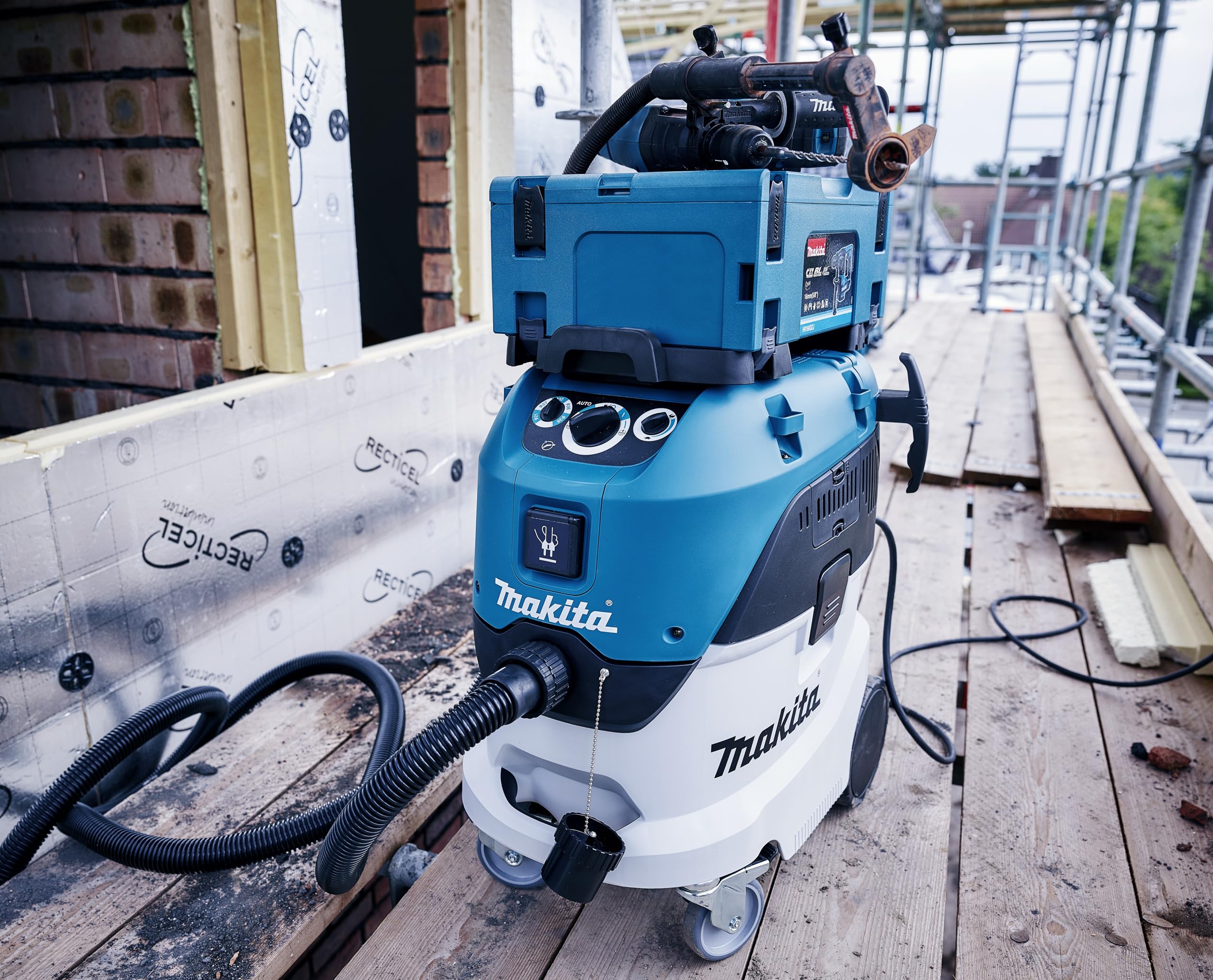 Aspirateur eau et poussières 1200 W cuve 42 L 250 mbar - MAKITA VC4210MX