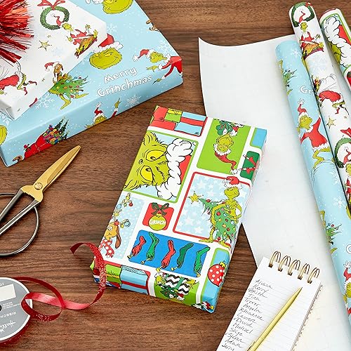 Vista 9 de Hallmark Bolsas de regalo de Navidad Grinch para niños (2 bolsas: 1 grande de 13 pulgadas, 1 extra grande de 15 pulgadas) Grinch con Max y trineo