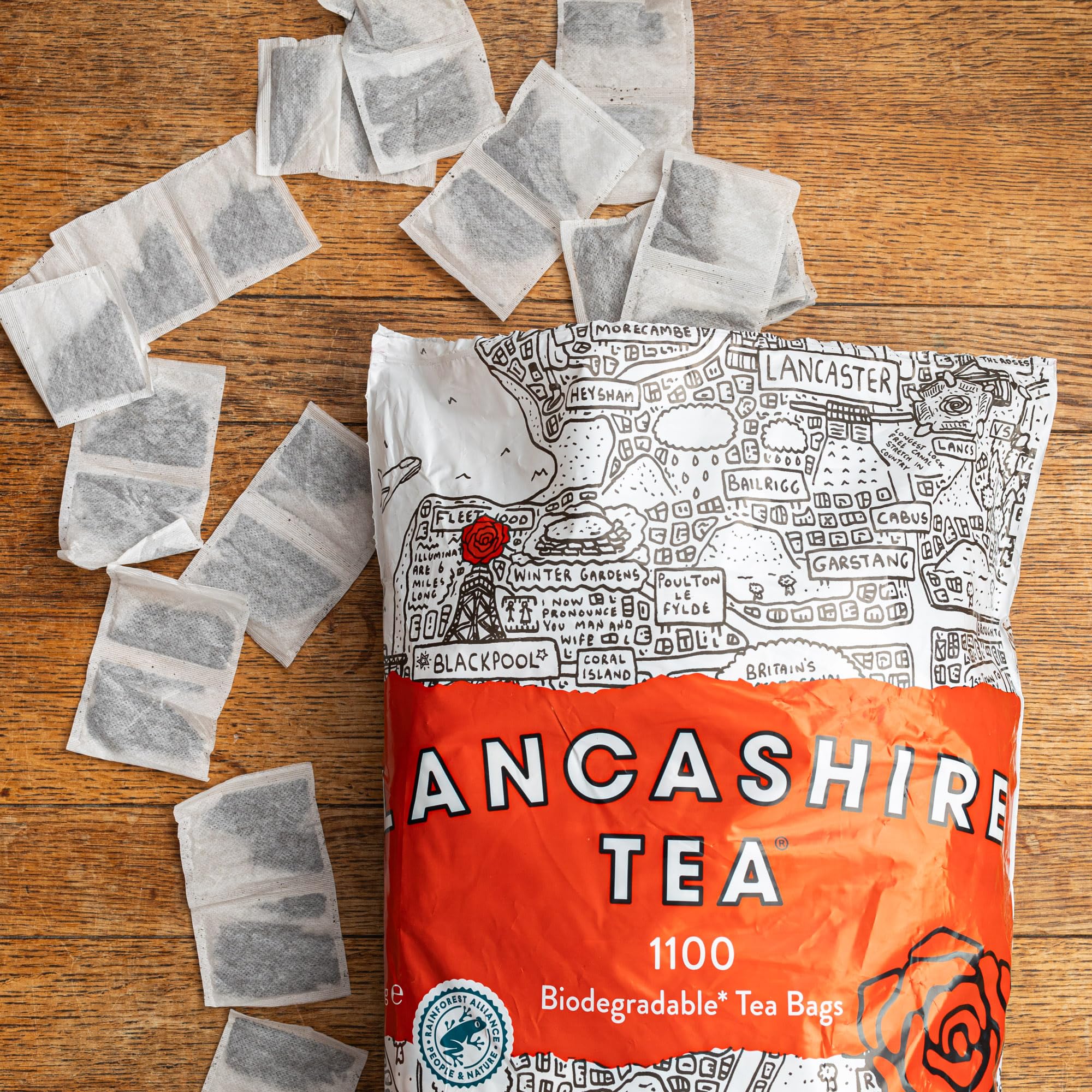 Lancashire Tea Bags Bulk 1100 para catering, compartir, pausas de té de oficina | Mezcla nueva y mejorada | Delicioso té negro | 100% certificado Rainforest Alliance | Bolsas de té biodegradables 1100