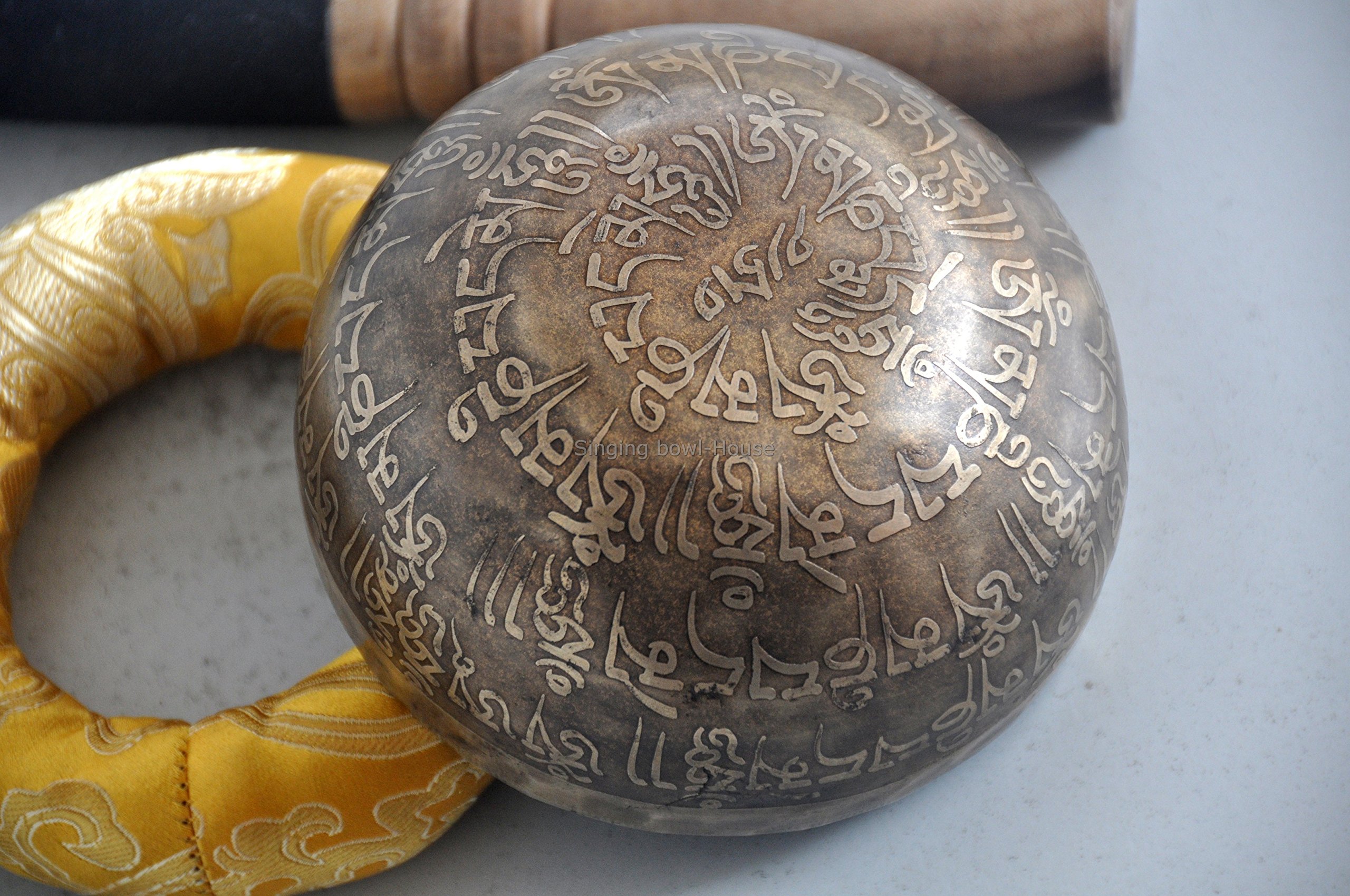 10 cm mantra rzeźbiony budda tybetańska miska dźwiękowa, ręcznie młotkowana Nepal, misy dźwiękowe z poduszką i pałeczkiem