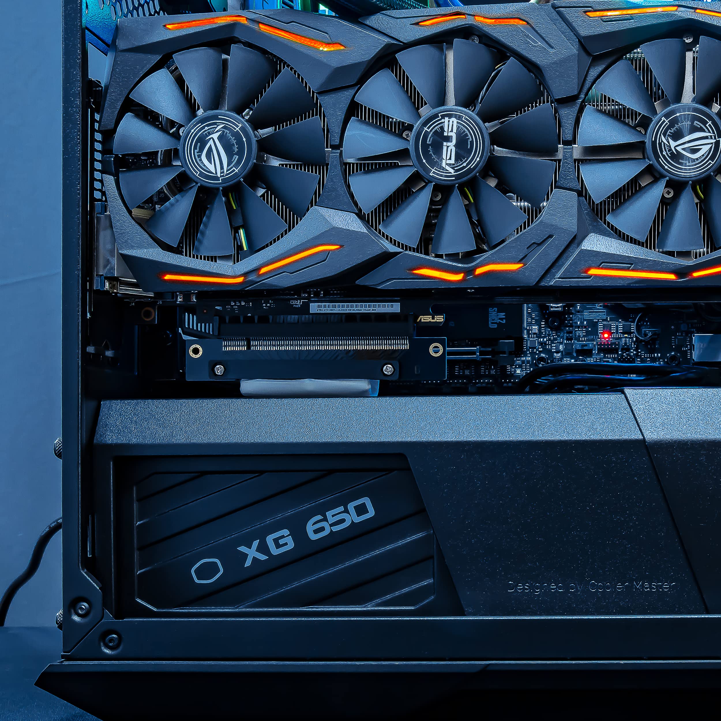 Alimentatore Cooler Master XG650 Platinum (EU): 80 PLUS Platinum (+92% di Efficienza) 650W, Completamente Modulare, Condensatori 100% Giapponesi, Ventola FDB da 135mm - 10 Anni di Garanzia