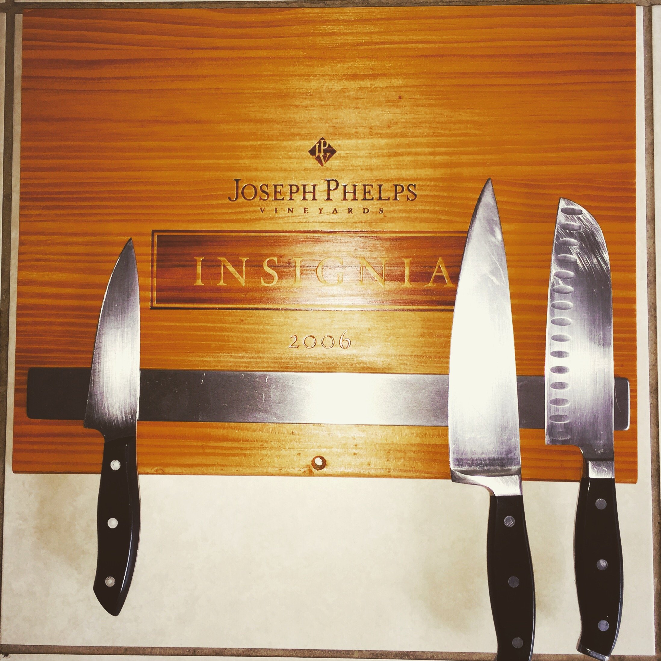 Wine Panel Insignia theme Magnetic Knife Holder Strip Wall Mount