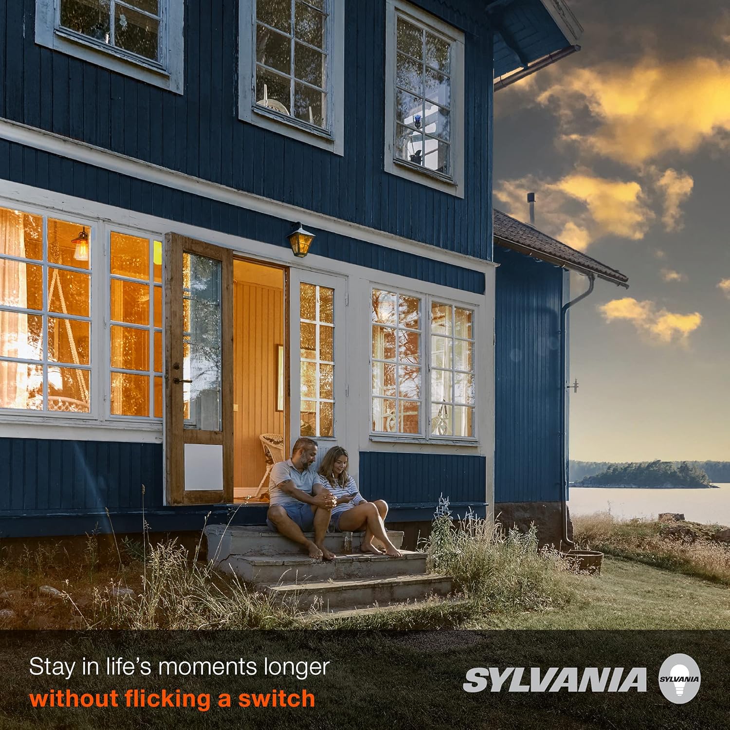 Sylvania Dusk to Dawn A19 LED Light Bulb with Auto On/Off Light Sensor, 60W=9W, 800 Lumens, 2700K, Soft White - 1 Pack (41288)