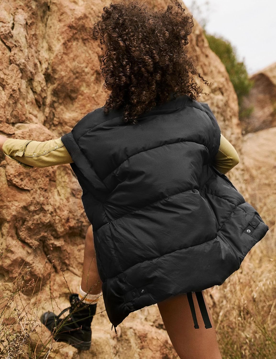 Women's Winter Crop Puffer Vest Lightweight Warm Flysleeve Stand Collar Padded Puffy Jackets Coats with Pockets - Image 6