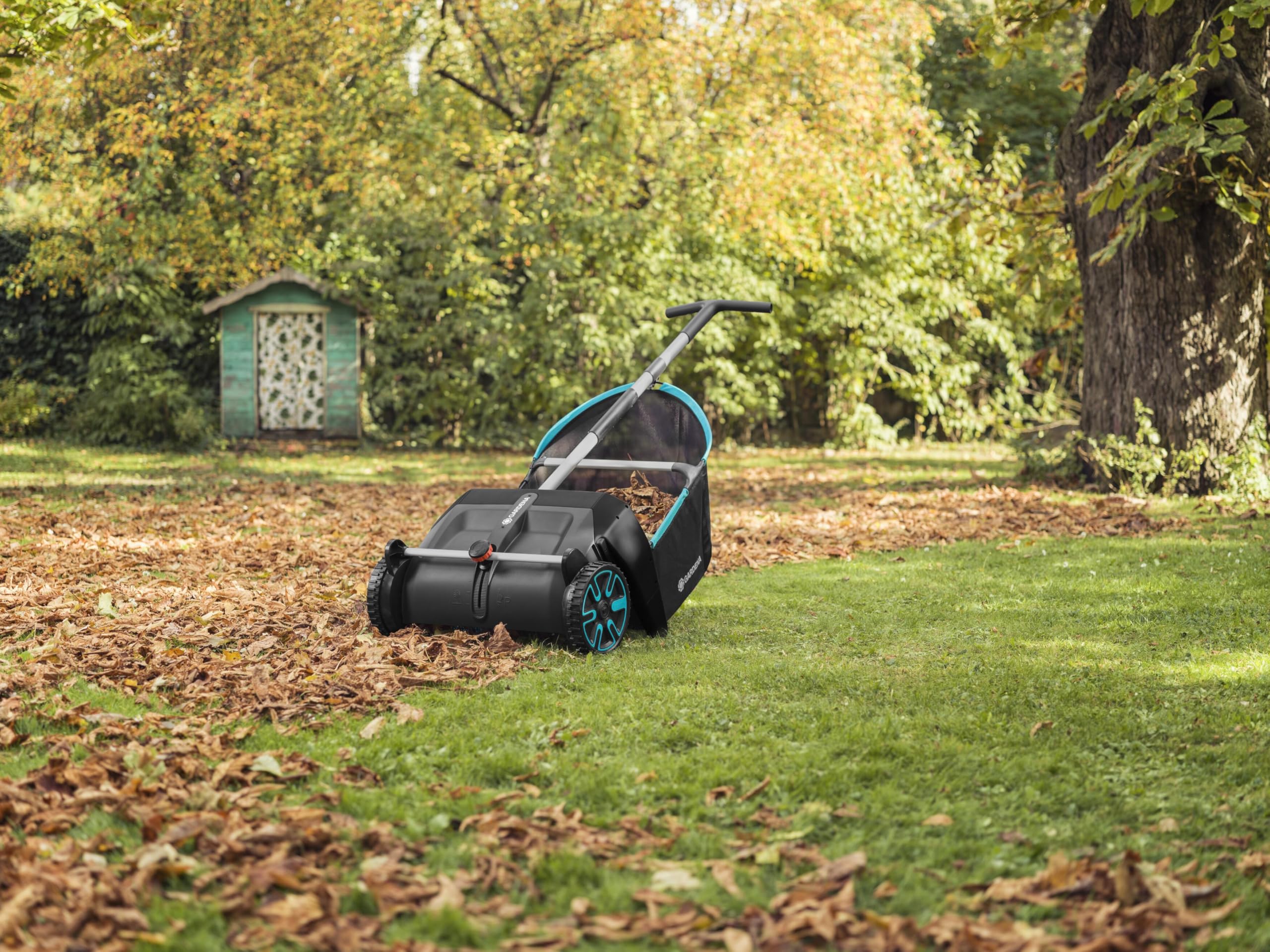 Gardena Carrito recolector de Hojas y césped: Barredora para el jardín, con Bolsa colectora extraíble, Sistema de cepillos Giratorio, Agarre ergonómico, silencioso (3565-88)