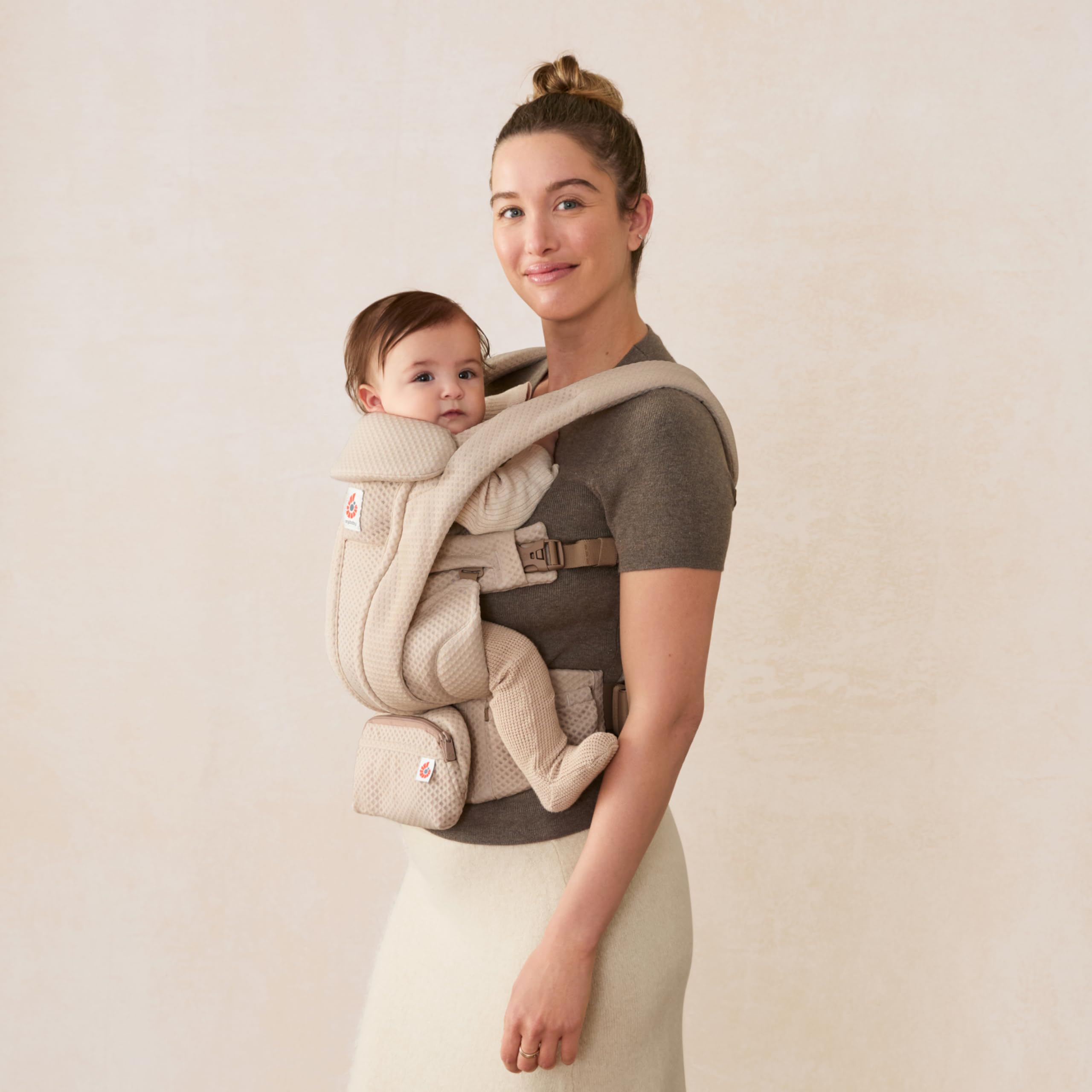 Ergobaby Omni Deluxe Porte-bébé tout-en-un pour les nouveau-nés dès la naissance jusqu'à 20kg, porte-bébé ergonomique en mesh 4 positions, dorsal, porte-bébé de voyage, Natural Beige