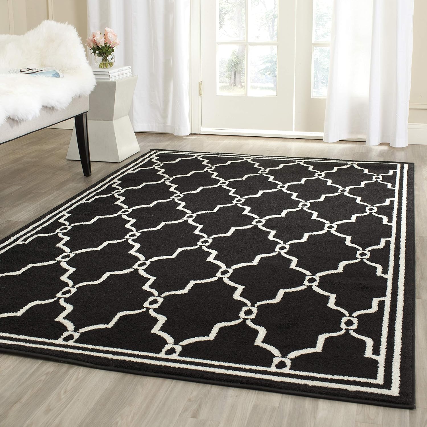 SAFAVIEH Amherst Collection Accent Rug - 2'6" x 4', Anthracite & Ivory, Trellis Design, Non-Shedding & Easy Care, Ideal for High Traffic Areas in Entryway, Living Room, Bedroom (AMT414G)