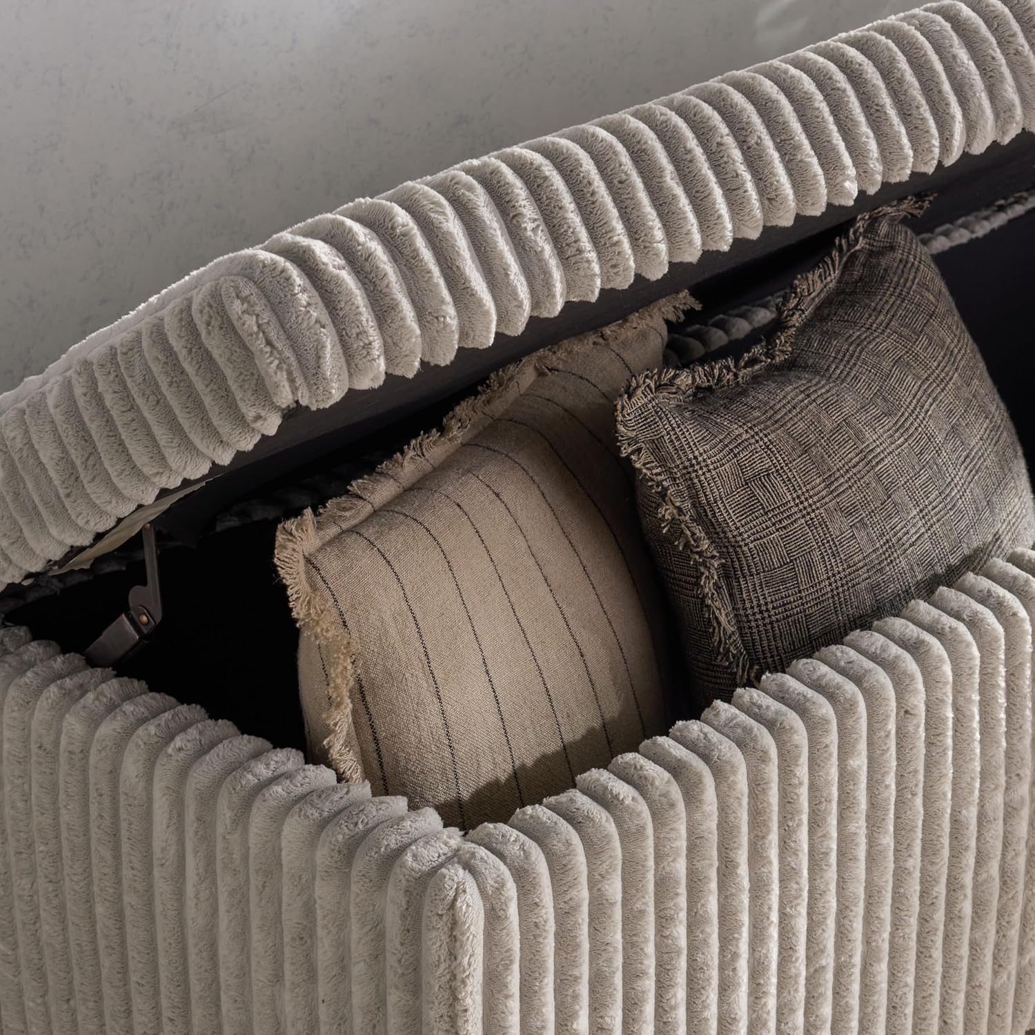 SAFAVIEH Couture Collection - Lynzie Grey Corduroy Storage Bench, Channel Tufted Upholstered Seat with Hidden Storage, Modern Accent Furniture (SFV6114B)