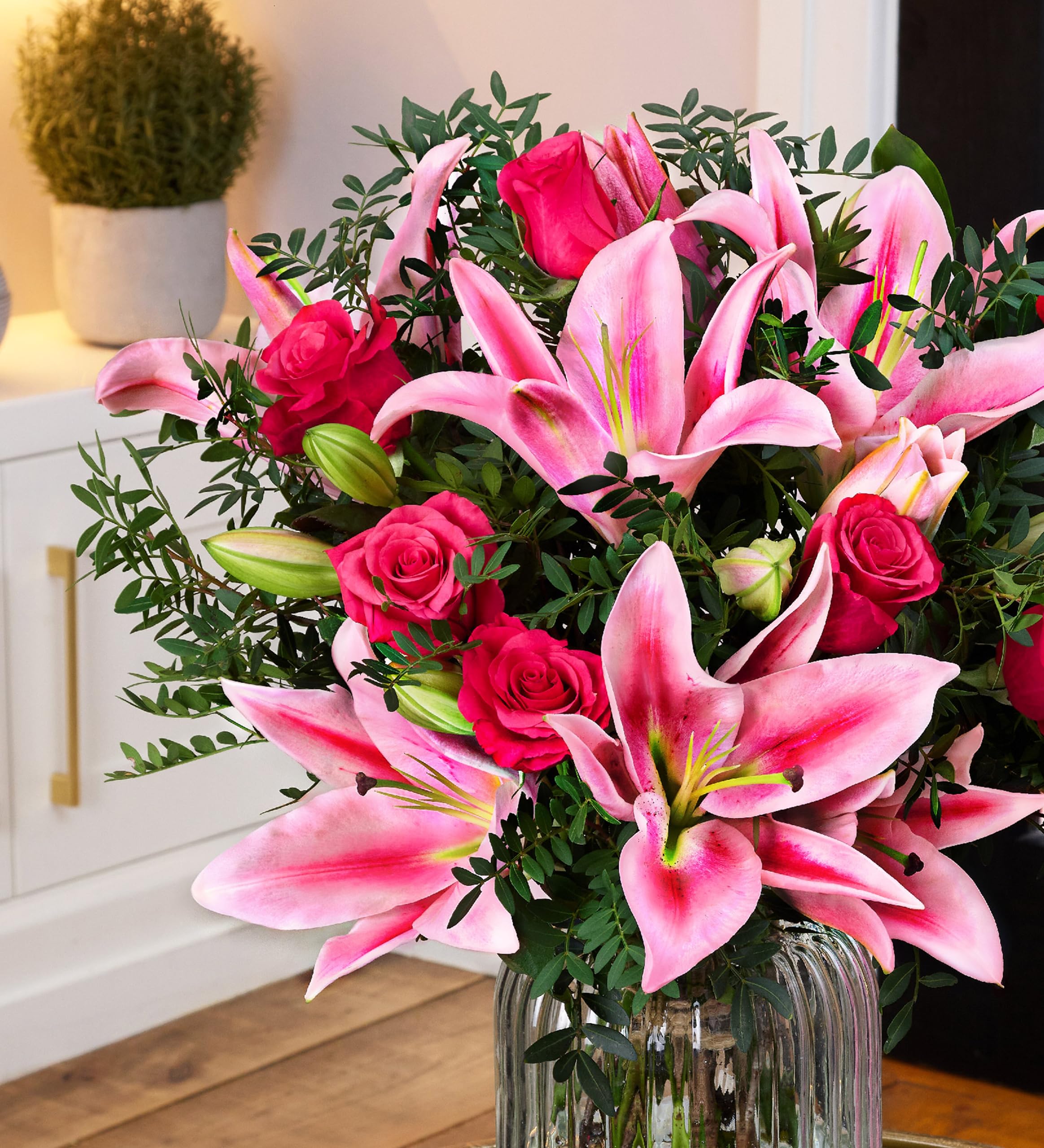 Bouquet de lys roses - Arrangement de fleurs fraîches livré à la main - Cadeau élégant avec expédition le jour suivant - Idéal pour anniversaire, condoléances, célébration ou Thanksgiving