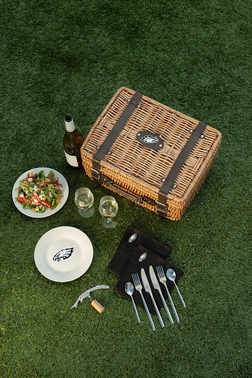 PICNIC TIME NFL Champion Picnic Basket for 2, Wicker Picnic Basket, 2 Person Picnic Set, (Black with Brown Accents)