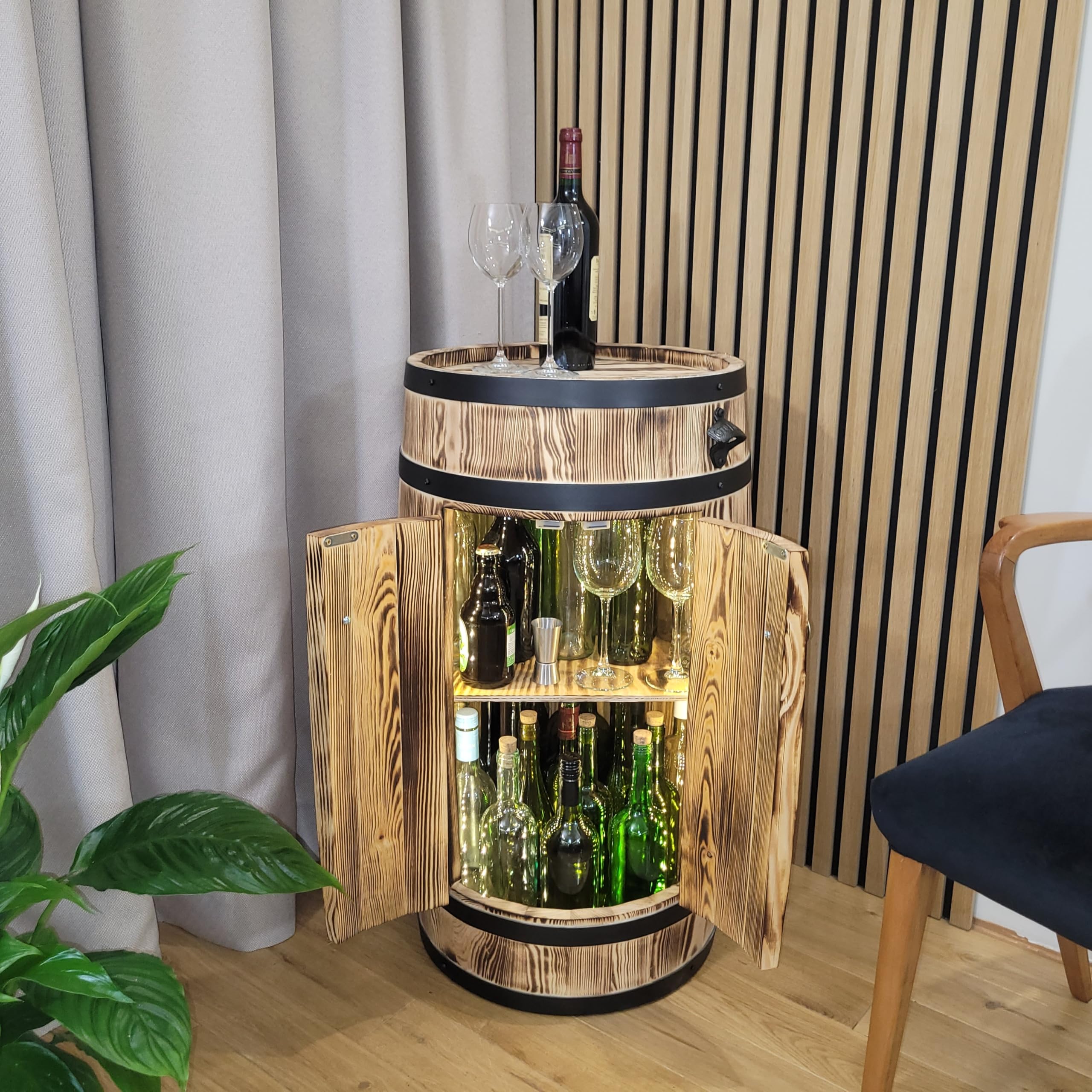 weeco Casa bar in botte di legno con illuminazione a LED e porte, 2 ripiani per bottiglie, stile rustico, mobili da bar 80 x 50 cm
