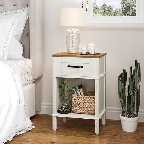 Vista 2 de Mesita de noche blanca de estilo granja con cajón, pequeña mesa de noche de madera, mesita blanca, mesa auxiliar de dormitorio con almacenamiento