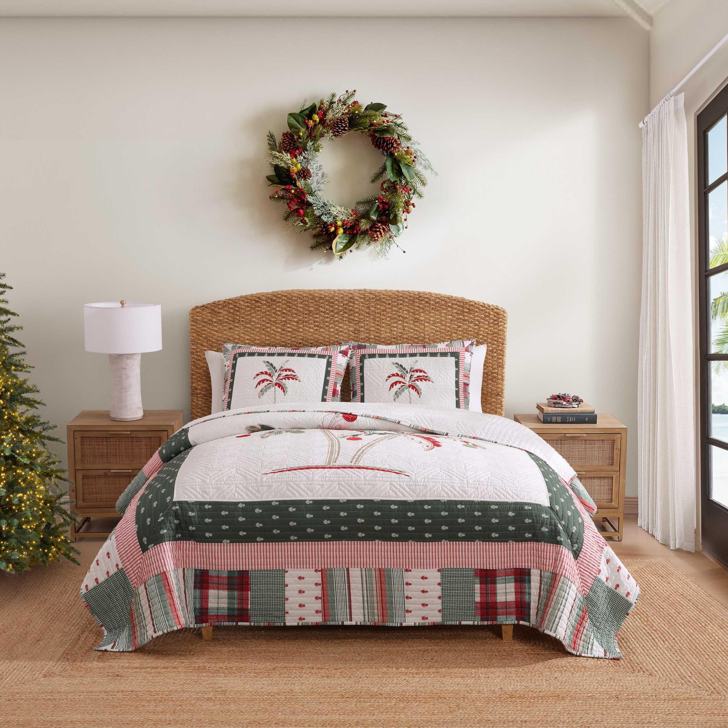 Linge de lit Tommy Bahama ambiance tropicale chic pour chambre parentale
