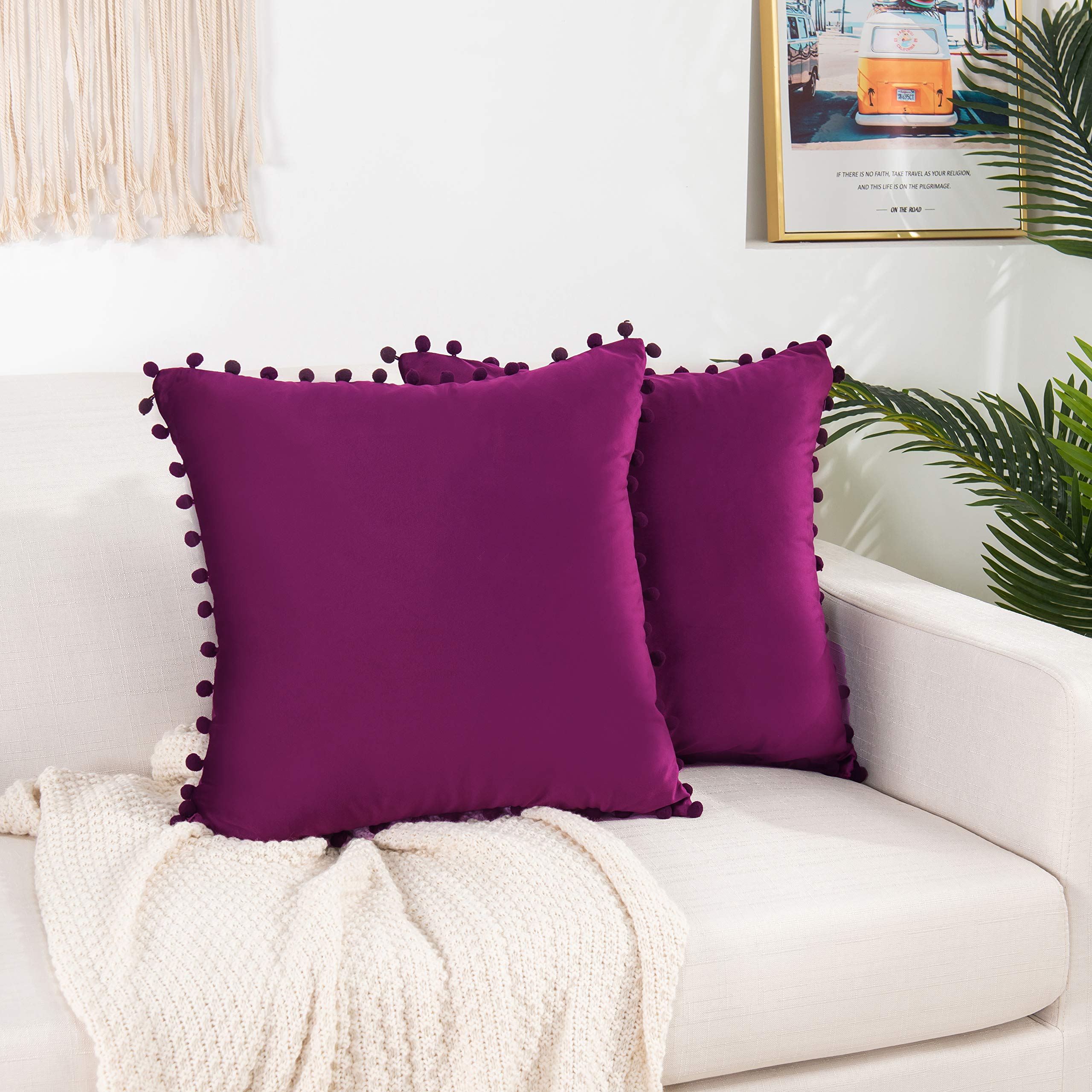 Housses de coussin velours doux aubergine Elegant Comfort pour sublimer le salon