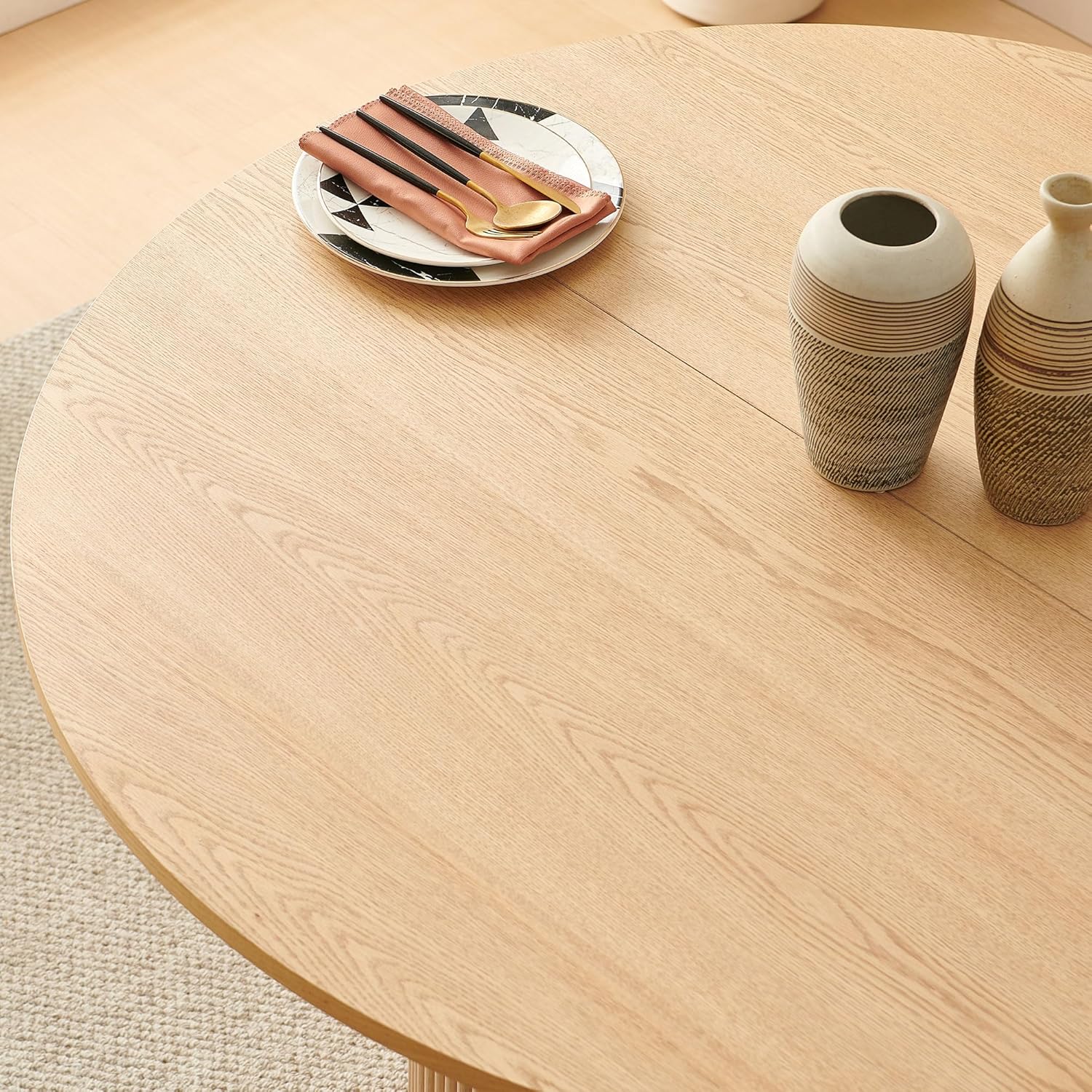 NORDICANA 5-Piece Round Dining Table Set for 4, Rustic 47-Inch Kitchen Table and Chair Set, Dining Set with Off White Upholstered Armchairs, Manufactured Wood Top with Oak Veneer Oak color table 4 Off White Chairs