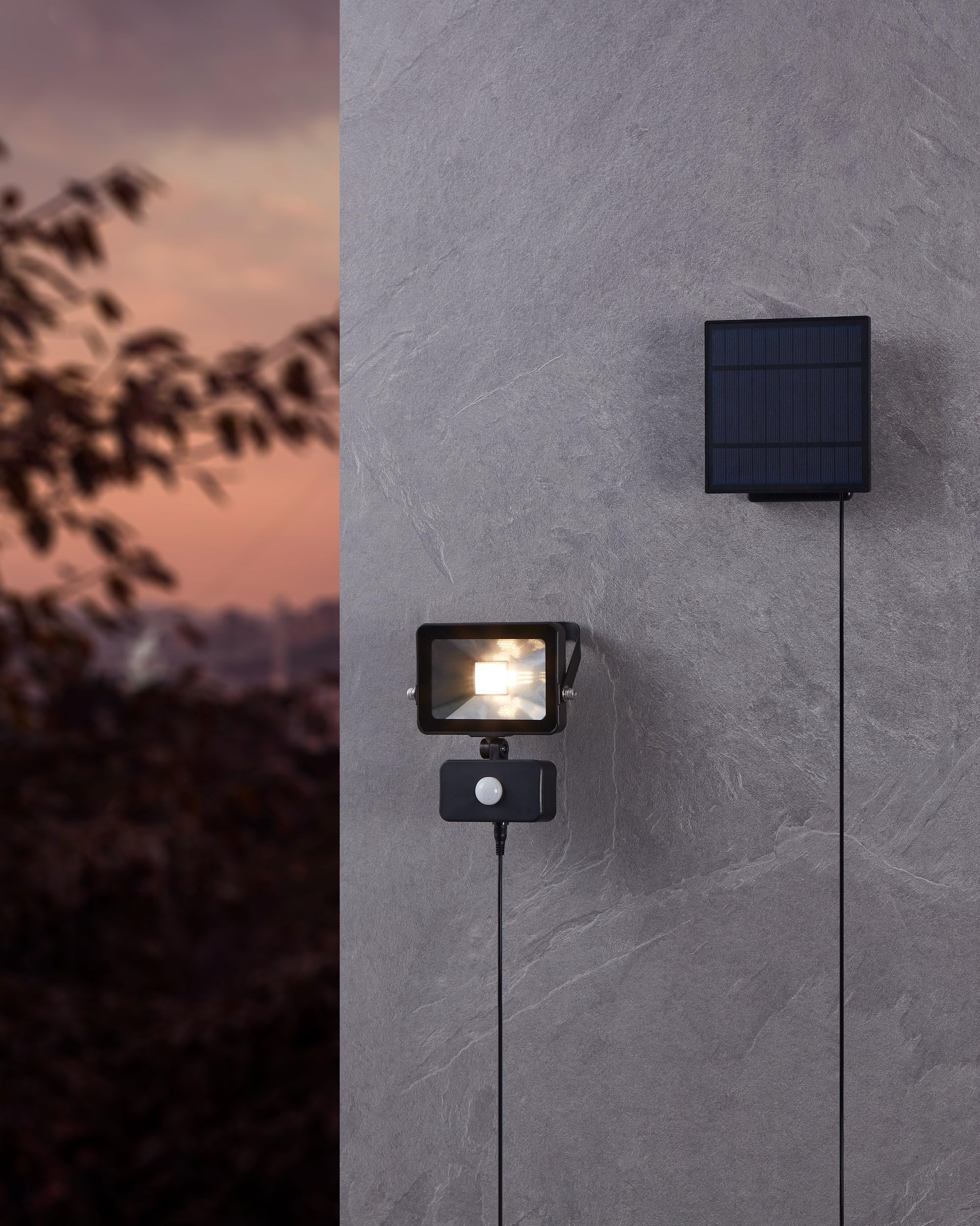 EGLO LED lampa solarna zewnętrzna Villagrappa | elastyczna lampa na zewnątrz z panelem słonecznym, lampa ścienna solarna z czujnikiem ruchu, czarna lampa zewnętrzna, ciepła