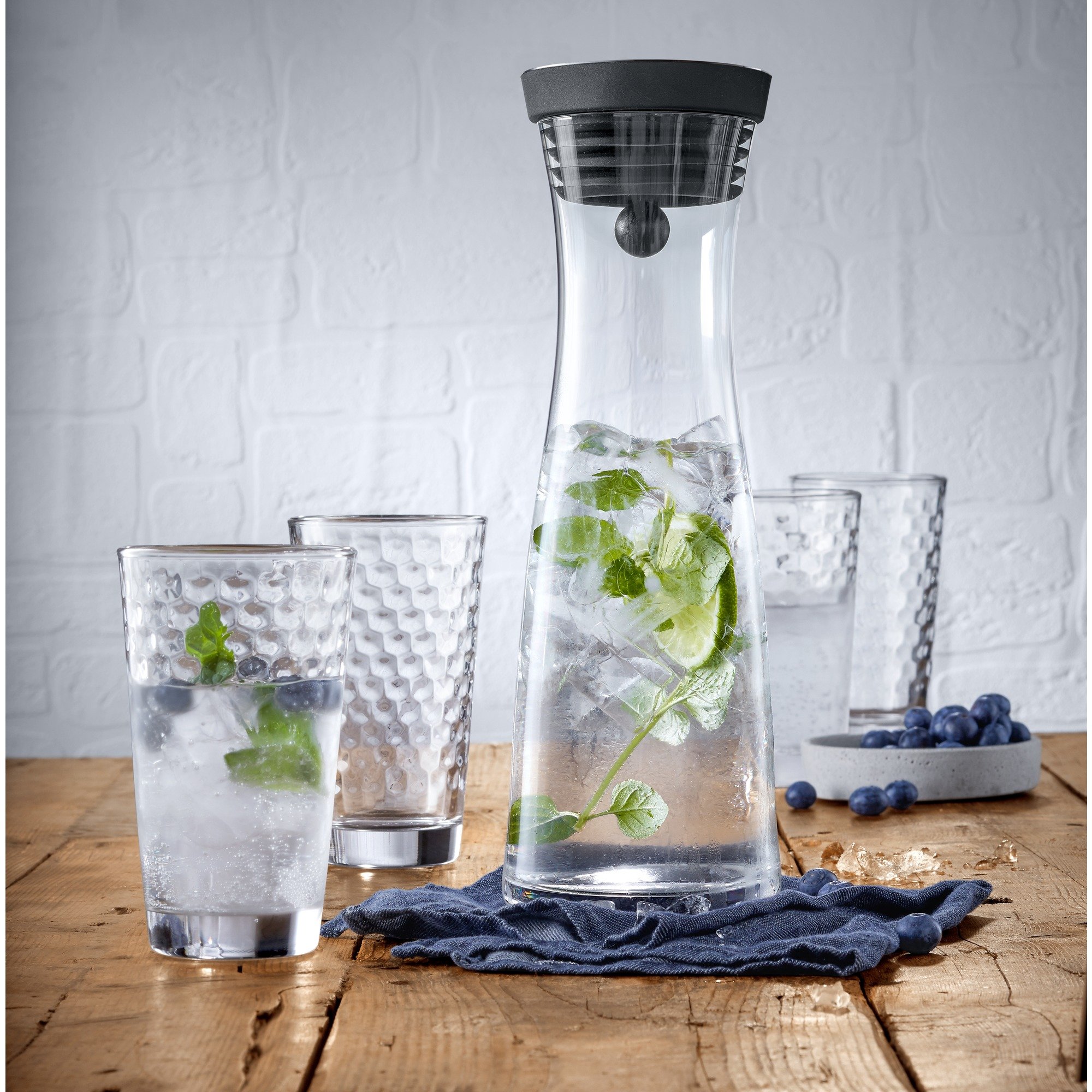 WMF Basic - Set di 5 caraffa da 1 l, con 4 bicchieri da acqua da 275 ml, caraffa in vetro con coperchio, coperchio in silicone, caraffa per acqua con coperchio, chiusura a scatto