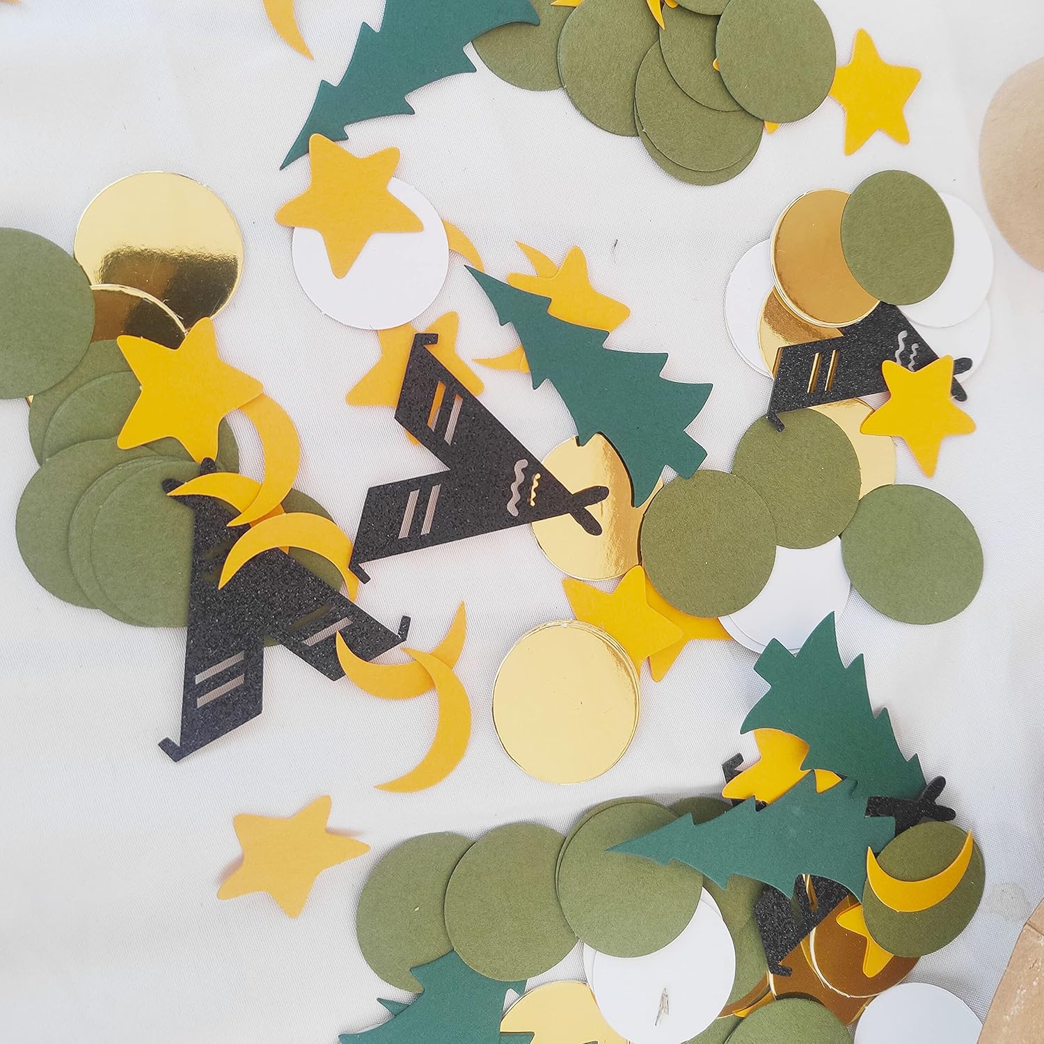 Happy Camping Confetti Camping Explorer Party Decoration