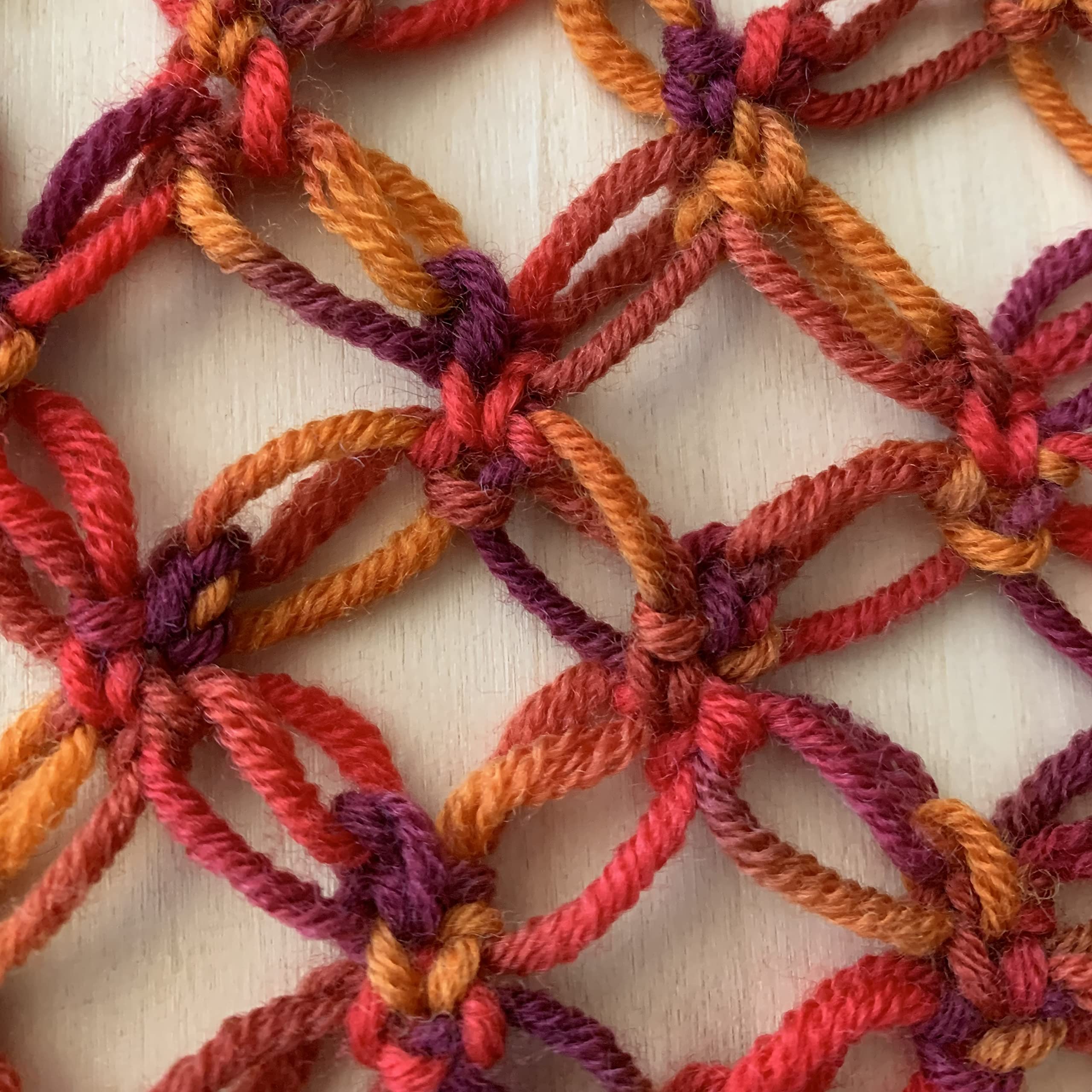 Sciarpa sfumata fatta a mano, sciarpa da donna a uncinetto, in lana merino. Stola in lana merino ARTICOLO ORIGINALE E UNICO MOMpATchWORK