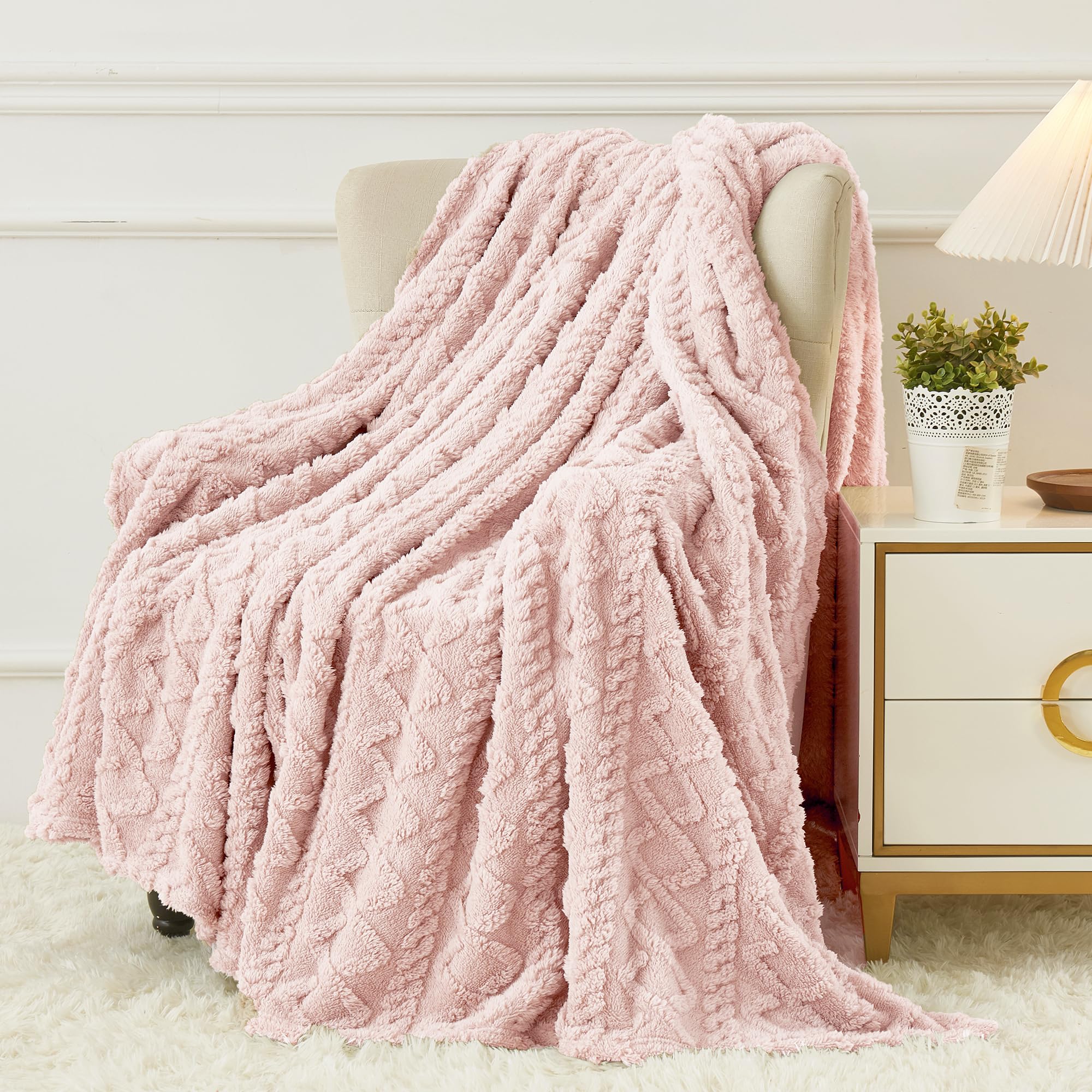 Fleece Throw Blanket - Cozy Soft Lightweight Fuzzy Throw Blanket for Women Portable Throw Blankets for Couch, Warm Gifts for Birthday, Christmas, Valentine's Day, Mother's Day(50"x60", Pink)