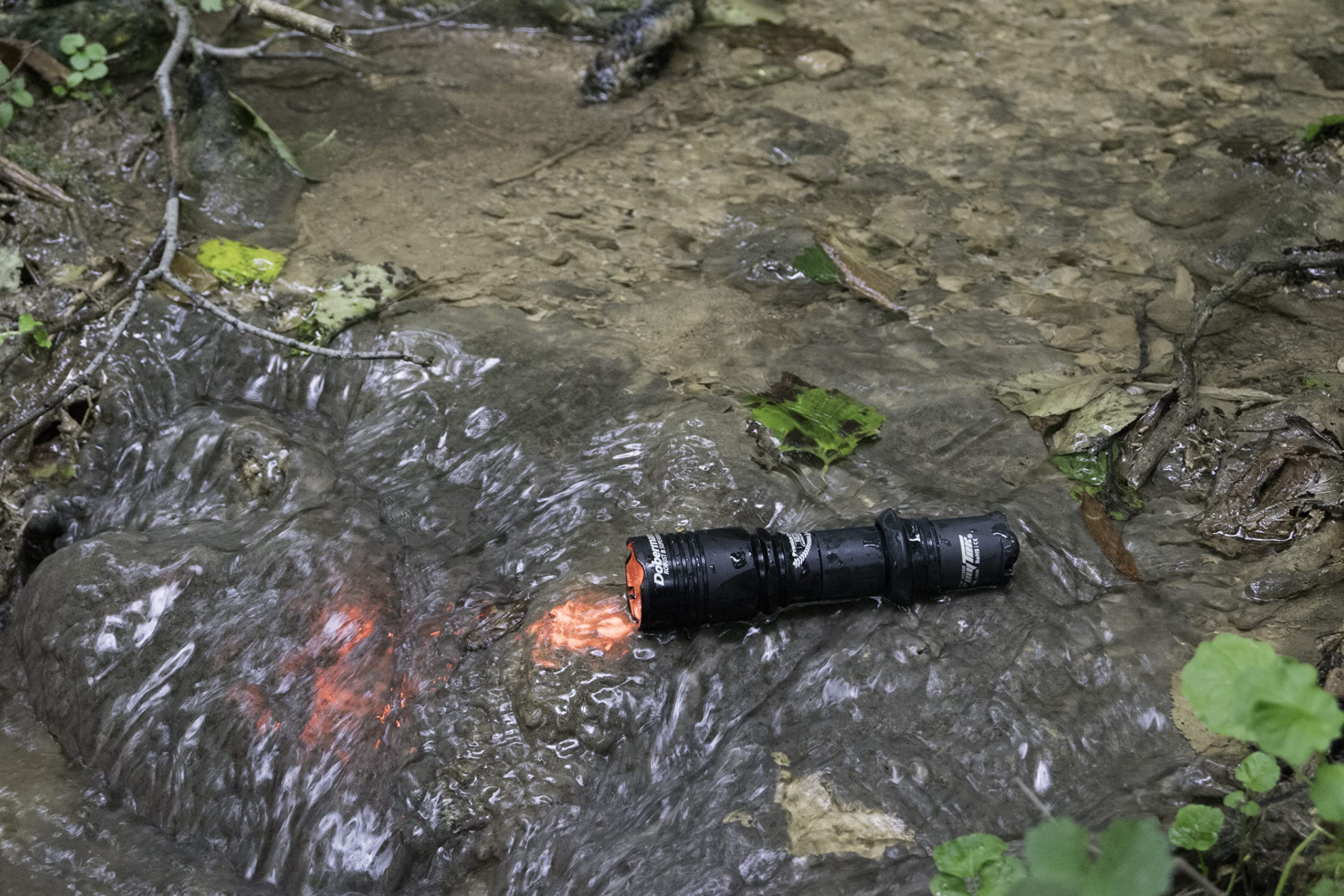 Armytek Dobermann Red / 200lm / 5°:40° / 1x18650 or 2xCR123A