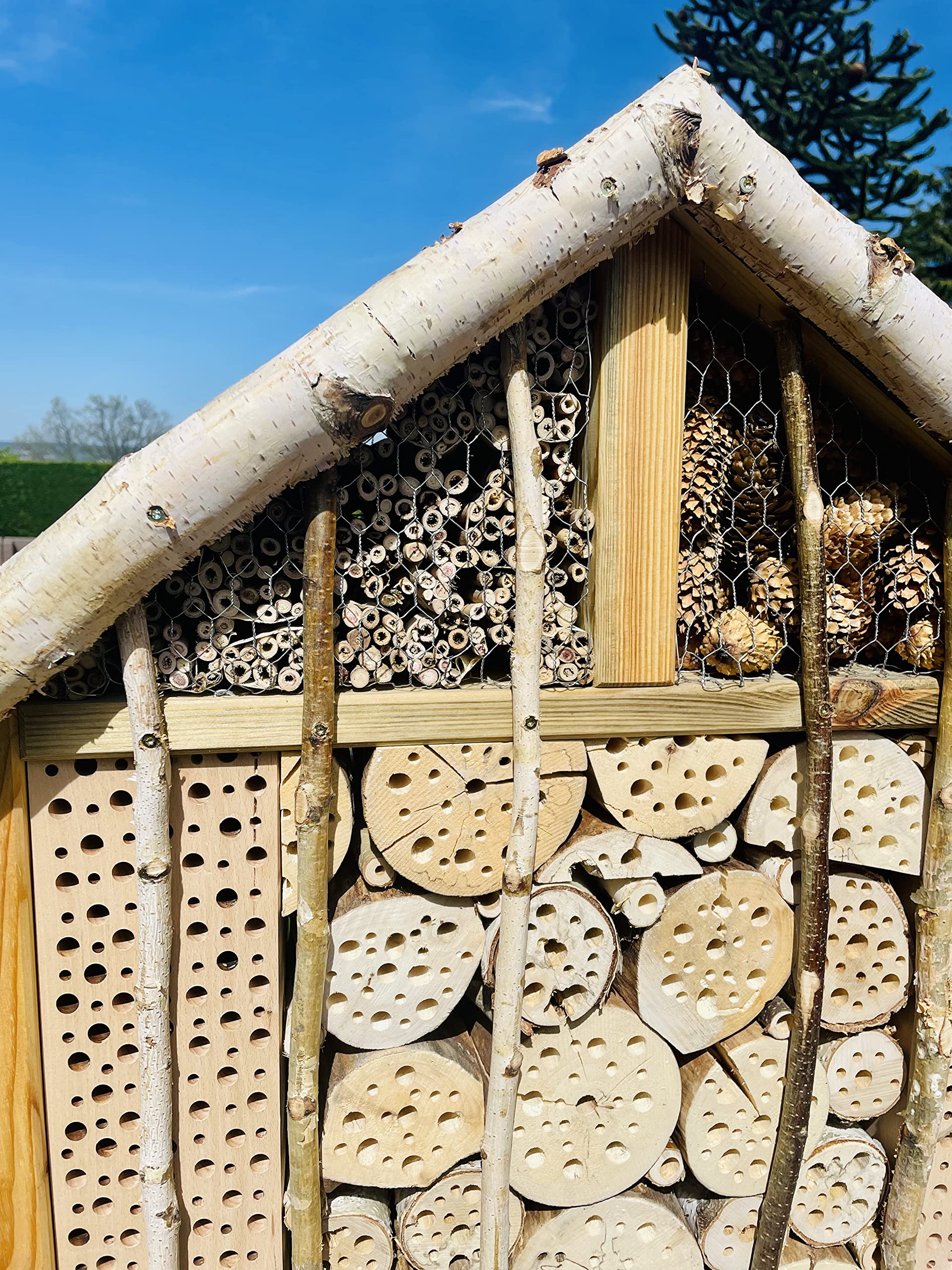 handgefertigtes exclusives Insektenhotel XXL Wildbienen-Nisthilfe I nach NABU Empfehlung I 26 kg schwer I Insektenhaus I wetterfest I Produziert in Sachsen I Werkstätten für behinderte Menschen