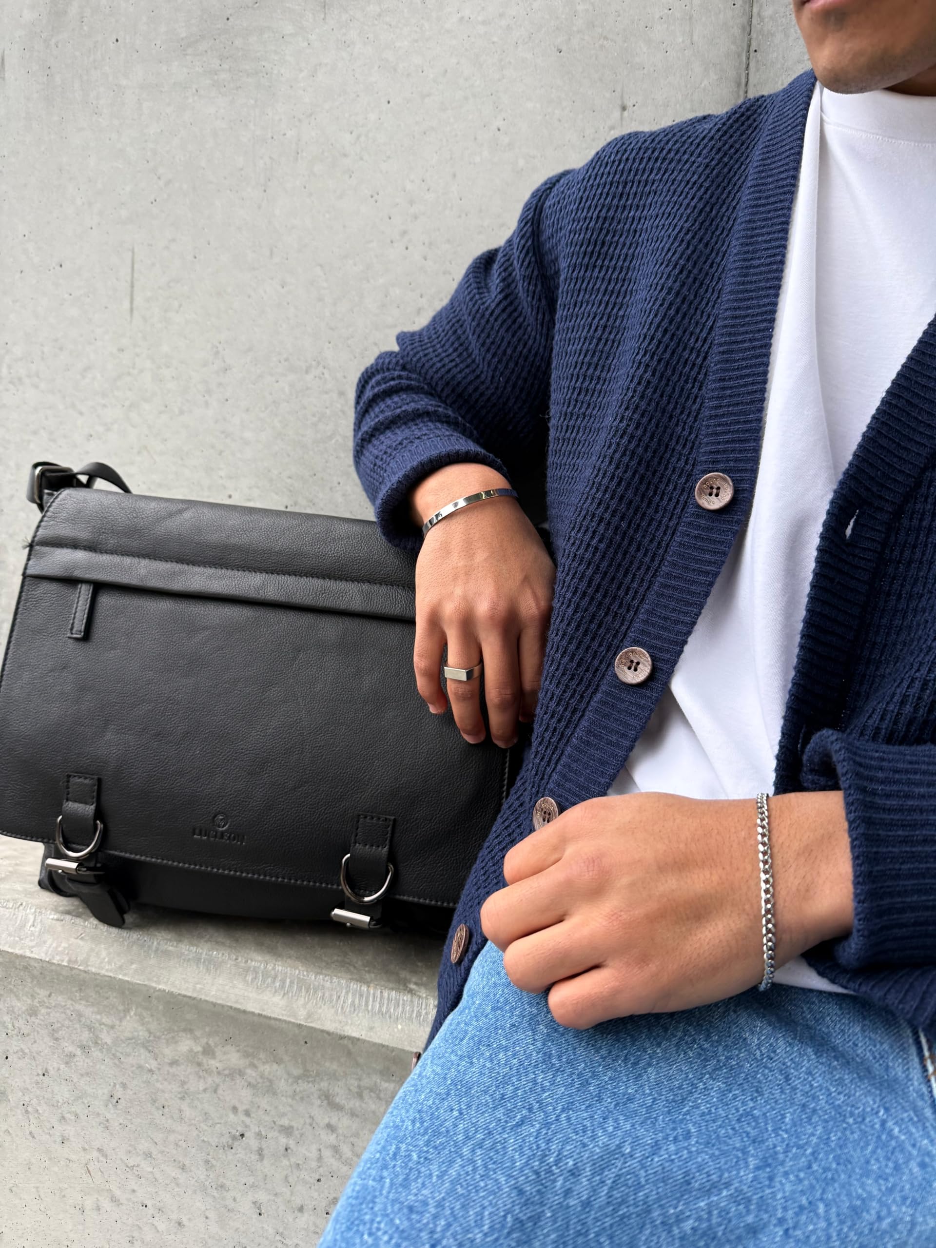 Lucleon Trendhim | Borsa a tracolla in pelle nera | vera pelle | tracolla regolabile | scomparto imbottito | design danese