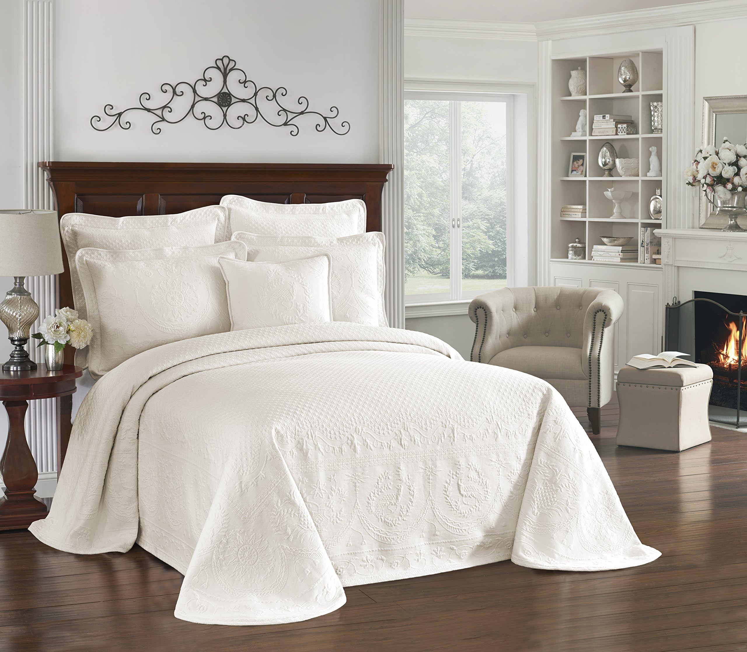 Historic Charleston King Charles Modern Farmhouse Floral Matelasse Bedspread, 100% Cotton Breathable Bedding, Full/Queen, Ivory