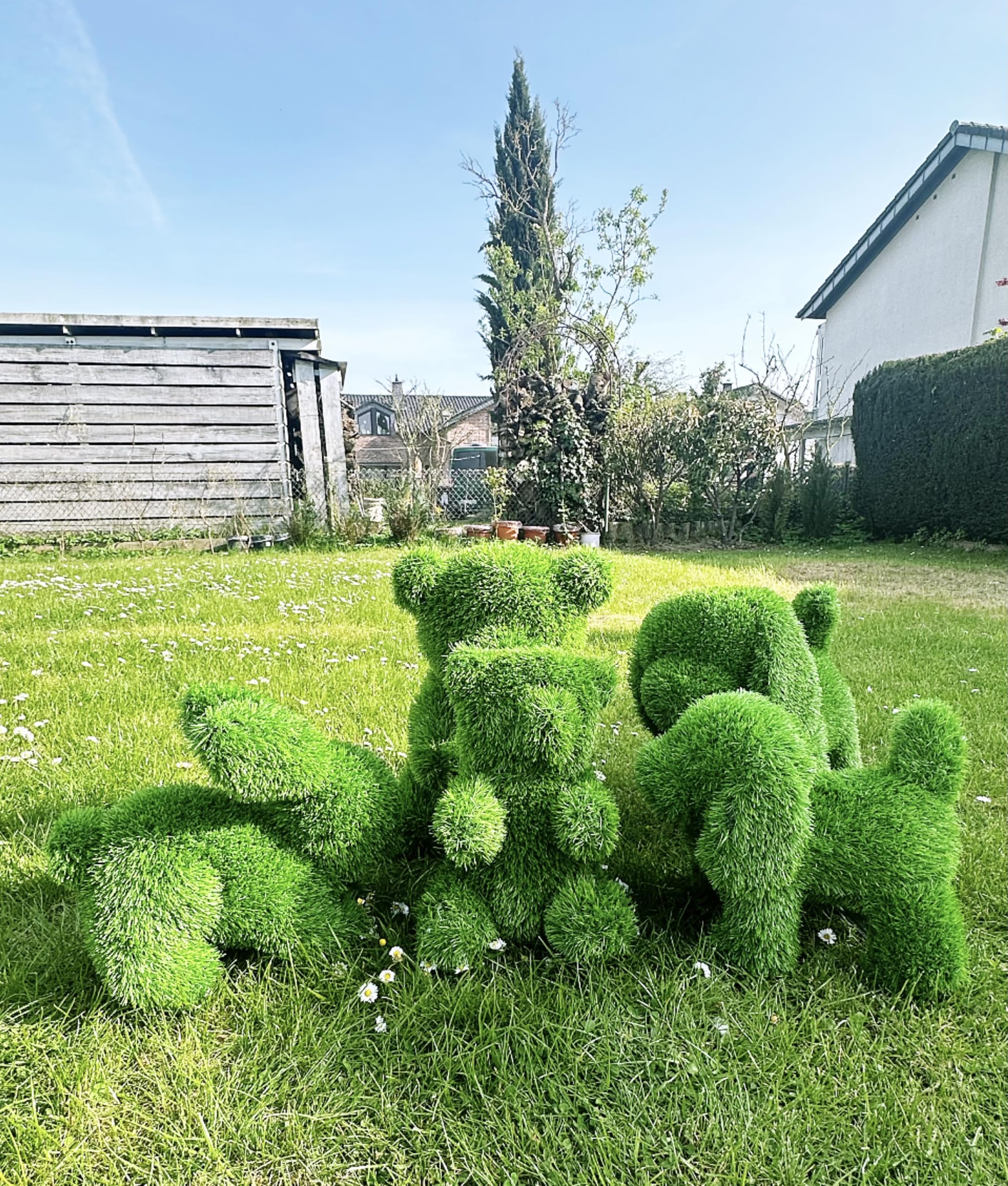 Sculptures d'art innovantes en herbe artificielle Lapin Ours Chien Décoration de jardin en herbe (Chien, 35 cm)