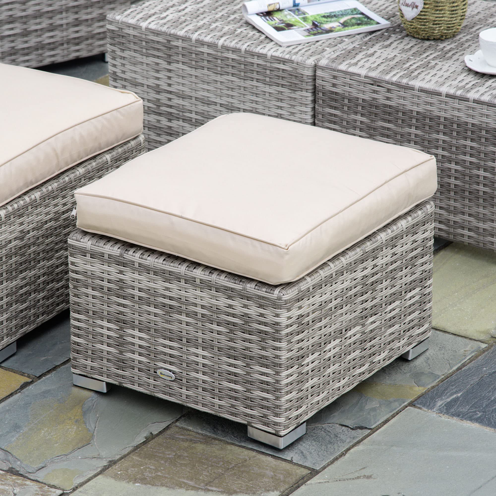 Outsunny Salotto da Esterno in Rattan PE da 8 Pezzi, Set Mobile da Giardino Salvaspazio con Poltrone, Tavolini e Sgabelli, Beige