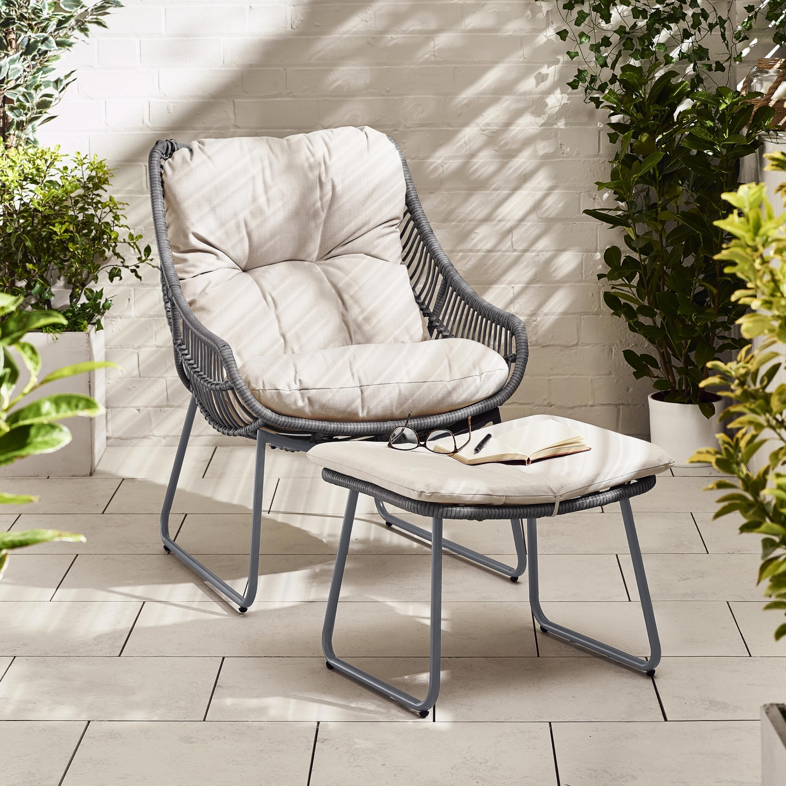 Furniturebox UK Tahiti Grey PE Rattan Large Outdoor Garden Chair +