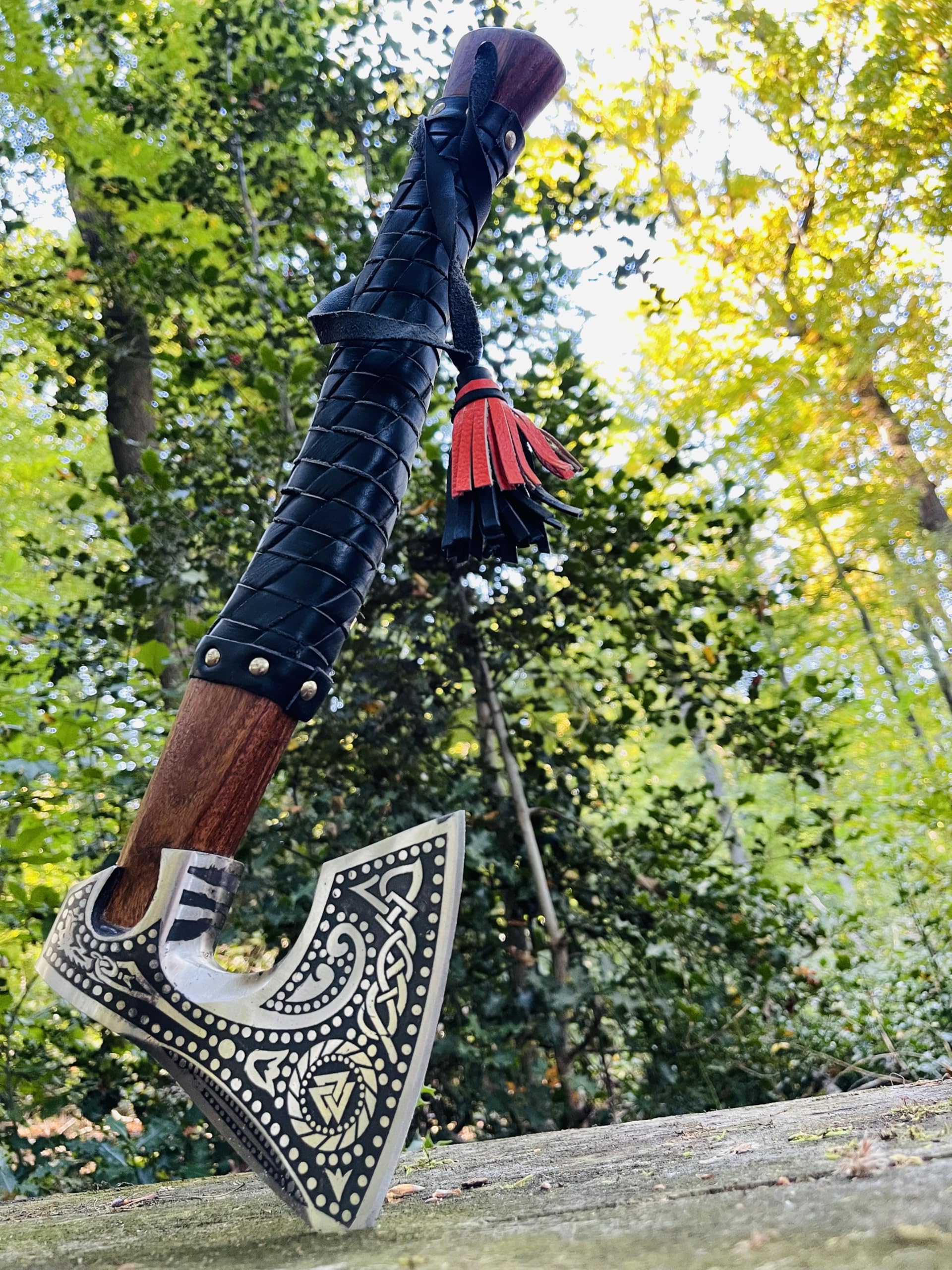 HACHE DE VIKING DÉCORATION LARP, CADEAU POUR LES FANS DE VIKING, Étui de transport, revêtement antiadhésif, lame en acier de haute qualité - manche en bois, longueur : 52 cm, 1 kg Cadeau d'anniversair