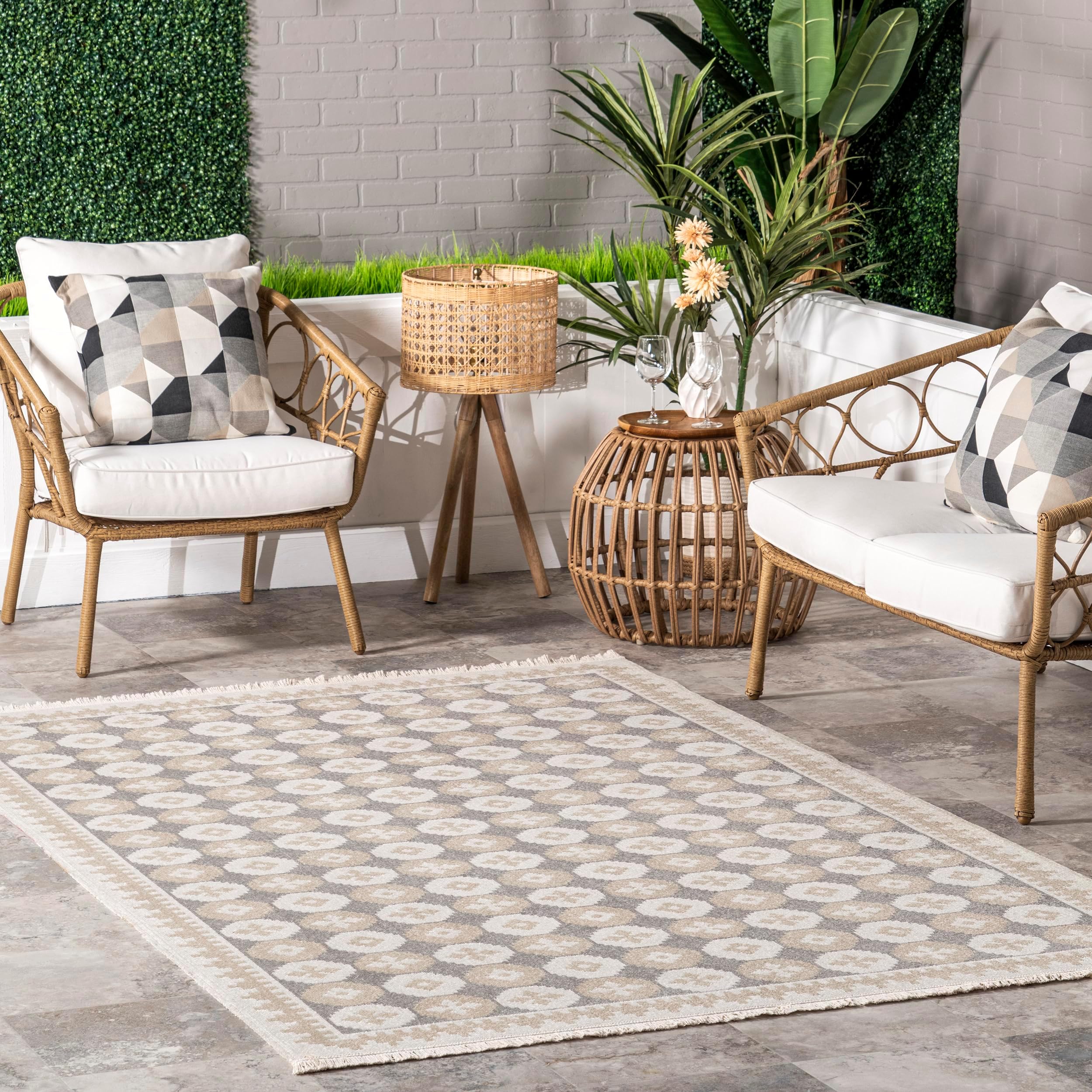 nuLOOMTari Geometric Striped Indoor/Outdoor Fringe Area Rug, 4' x 6', Beige