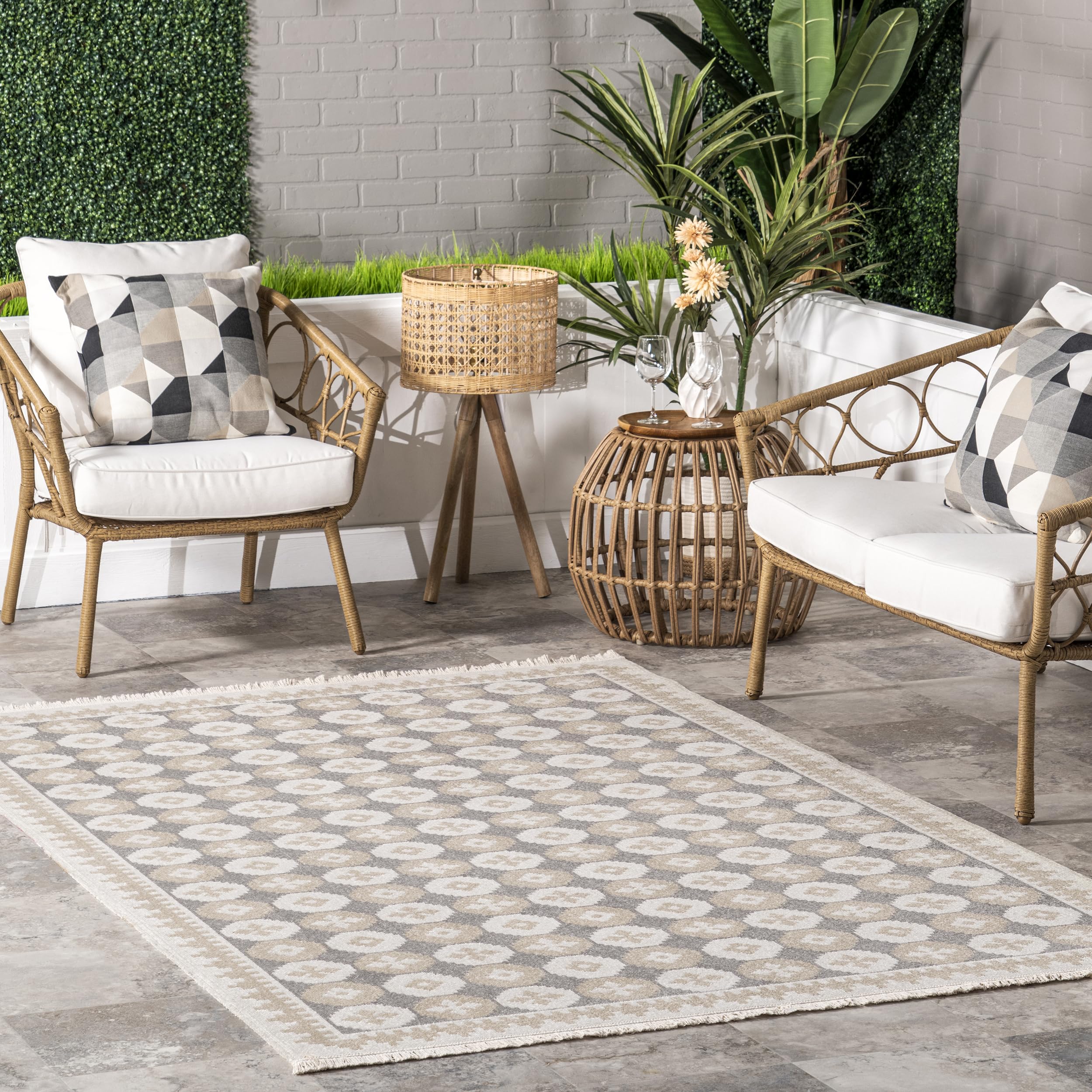 nuLOOMTari Geometric Striped Indoor/Outdoor Fringe Area Rug, 4' x 6', Beige