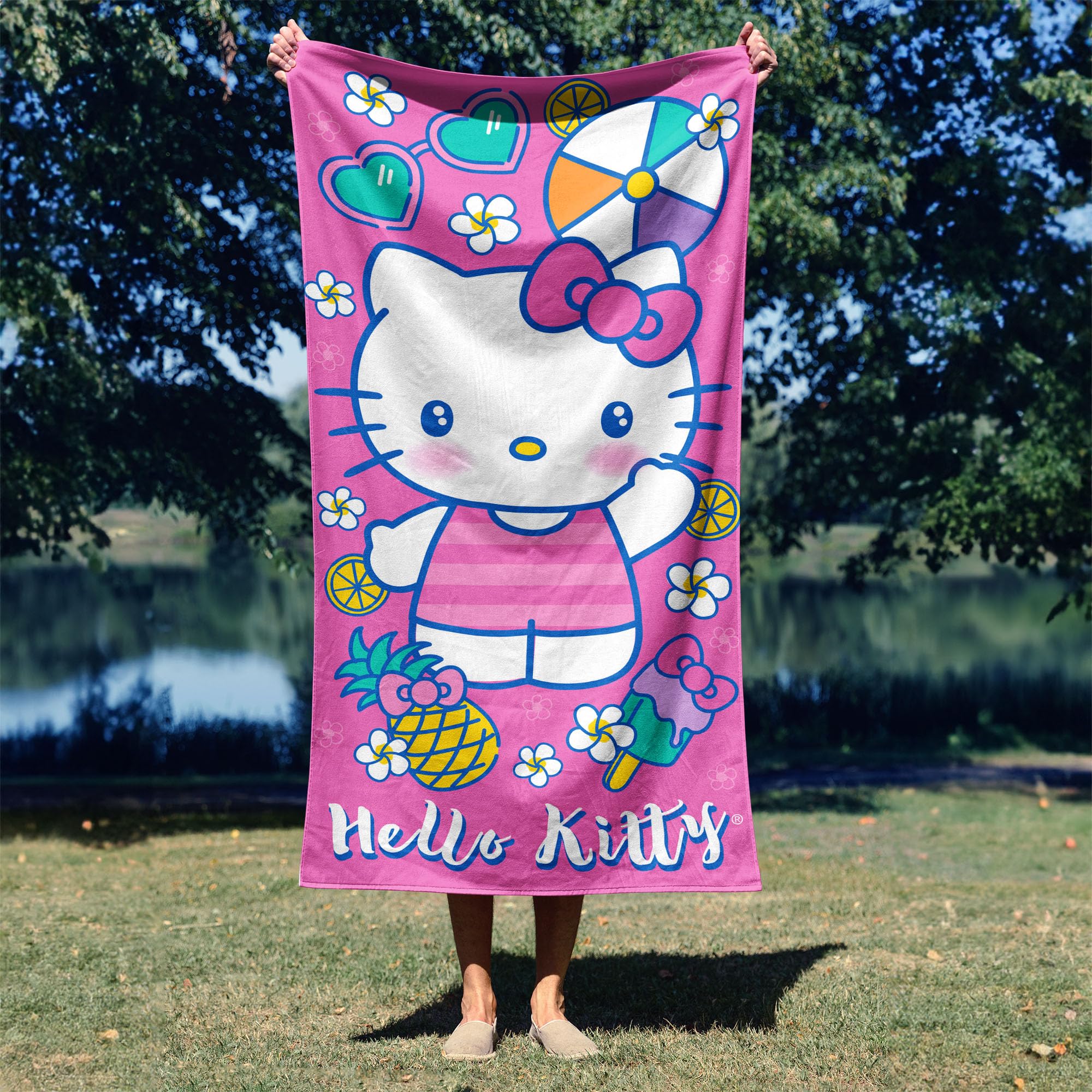 Hello Kitty ビーチタオル Amazon.com: Northwest Hello Kitty Microfiber Beach Towel, 30