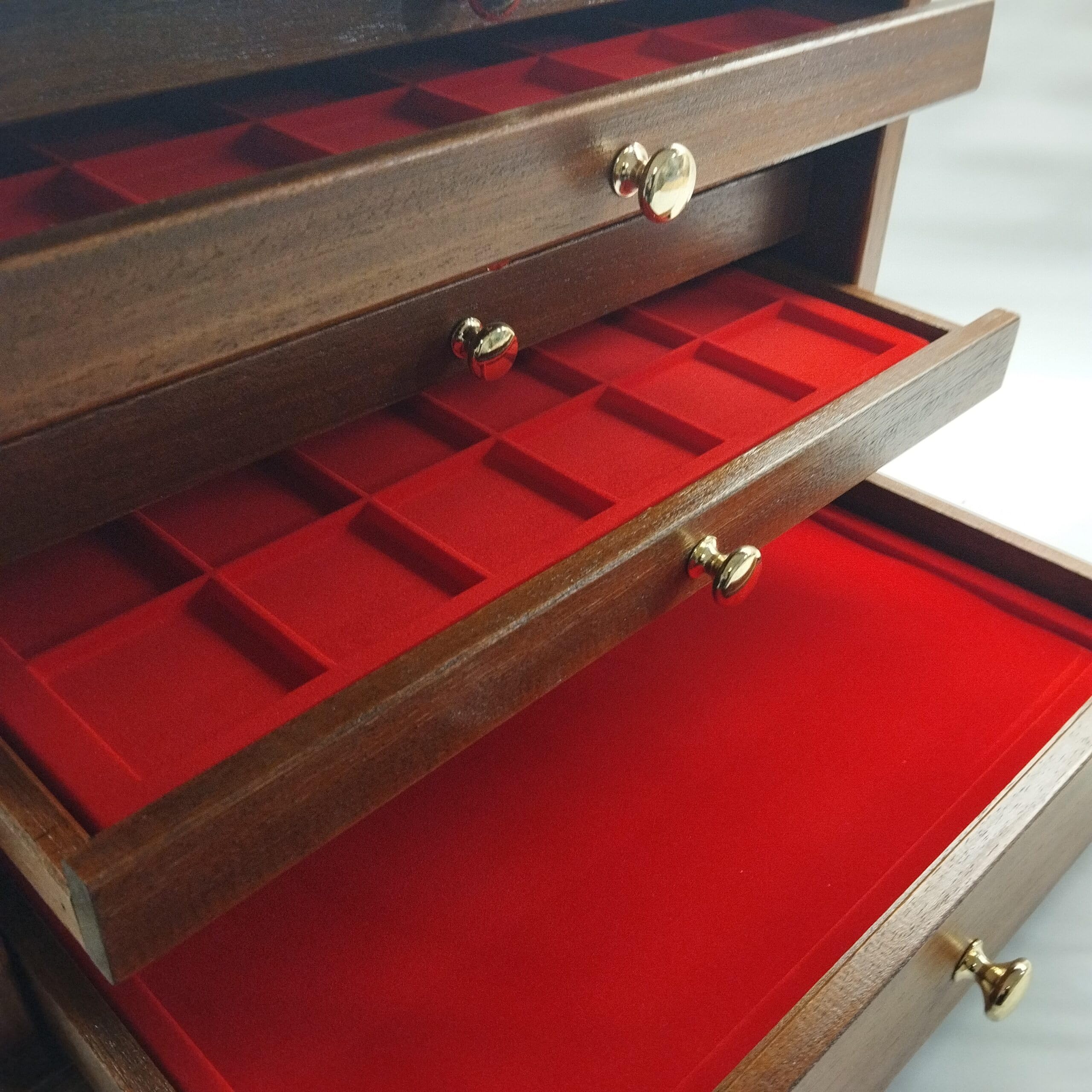 Médaillier en Bois 6 tiroirs Velours Rouge – Meuble numismatique Fait Main en Italie, Rangement pièces et médailles de Collection