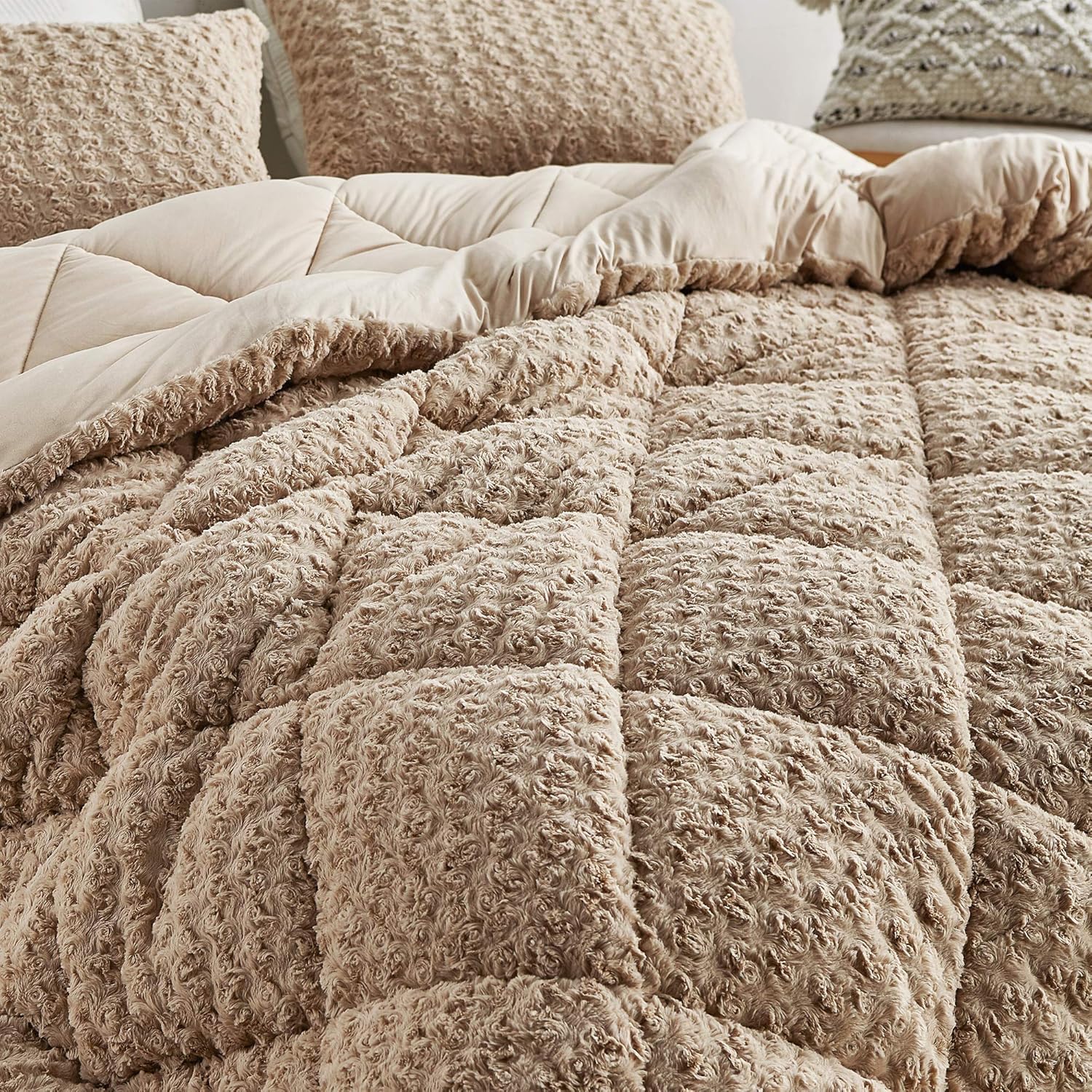 Byourbed Puppy Love - Coma Inducer Queen Comforter