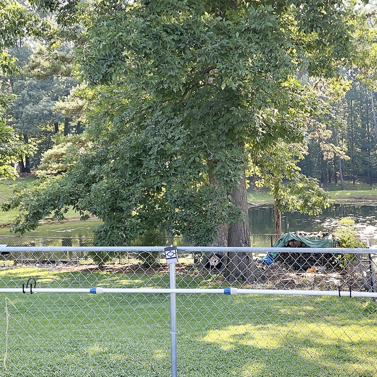 Amazon.com : Pmsanzay Chain Link Fence Hooks, Set of 2 Pool Hangers for  Link Fence, Chain Fence -to Hold Telescoping Poles, Leaf Rakes, Skimmers,  Nets, Brushes, Vacuum Hoses and More! - No