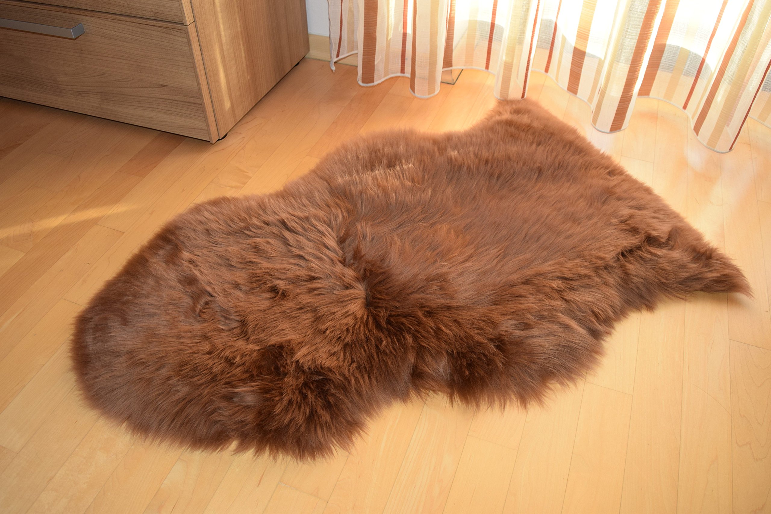 Naturasan Premium Schaffell Lammfell Langhaar Naturfell Teppich, Dekofell, Lounge Style, Sitzauflage, Läufer, Vorleger (Camel/Mittelbraun, 90-100cm)