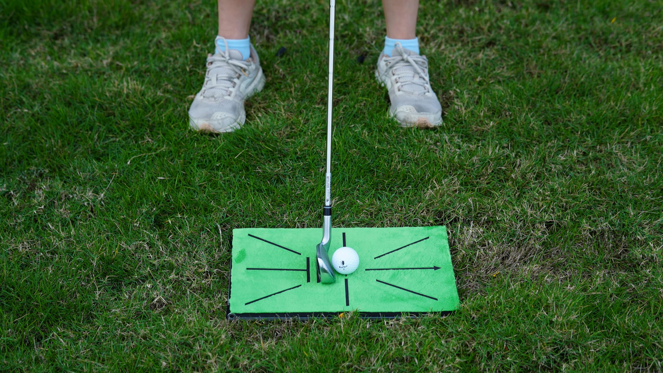 Golf Schlagmatte – Schwungpfad-Erkennung, 35x24 cm AL-Basis mit 7cm Erdspieße – Golf Trainingsmatte für Outdoor, Garten & Zuhause, Indoor & Golfplatz, Direktes Feedback