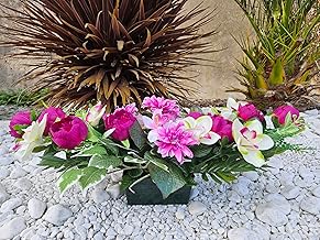 Composition de fleurs artificielles, lesté totalement ciment pour une très bonne tenue à l extérieur. Réalisé par nos soins. Les fleurs sont de très bonne tenue et qualité.